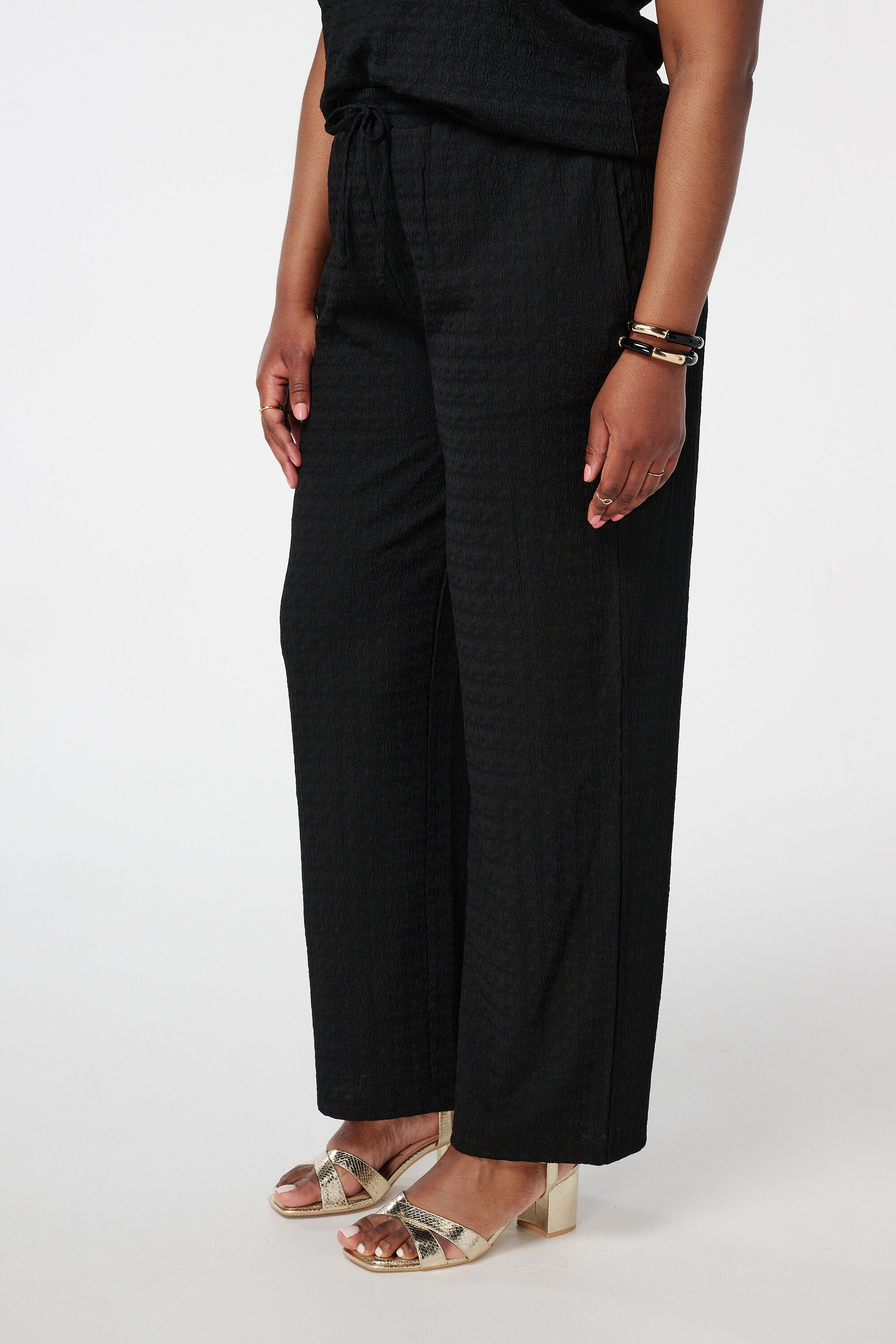 Pantalones con textura y cintura con lazo image number 5