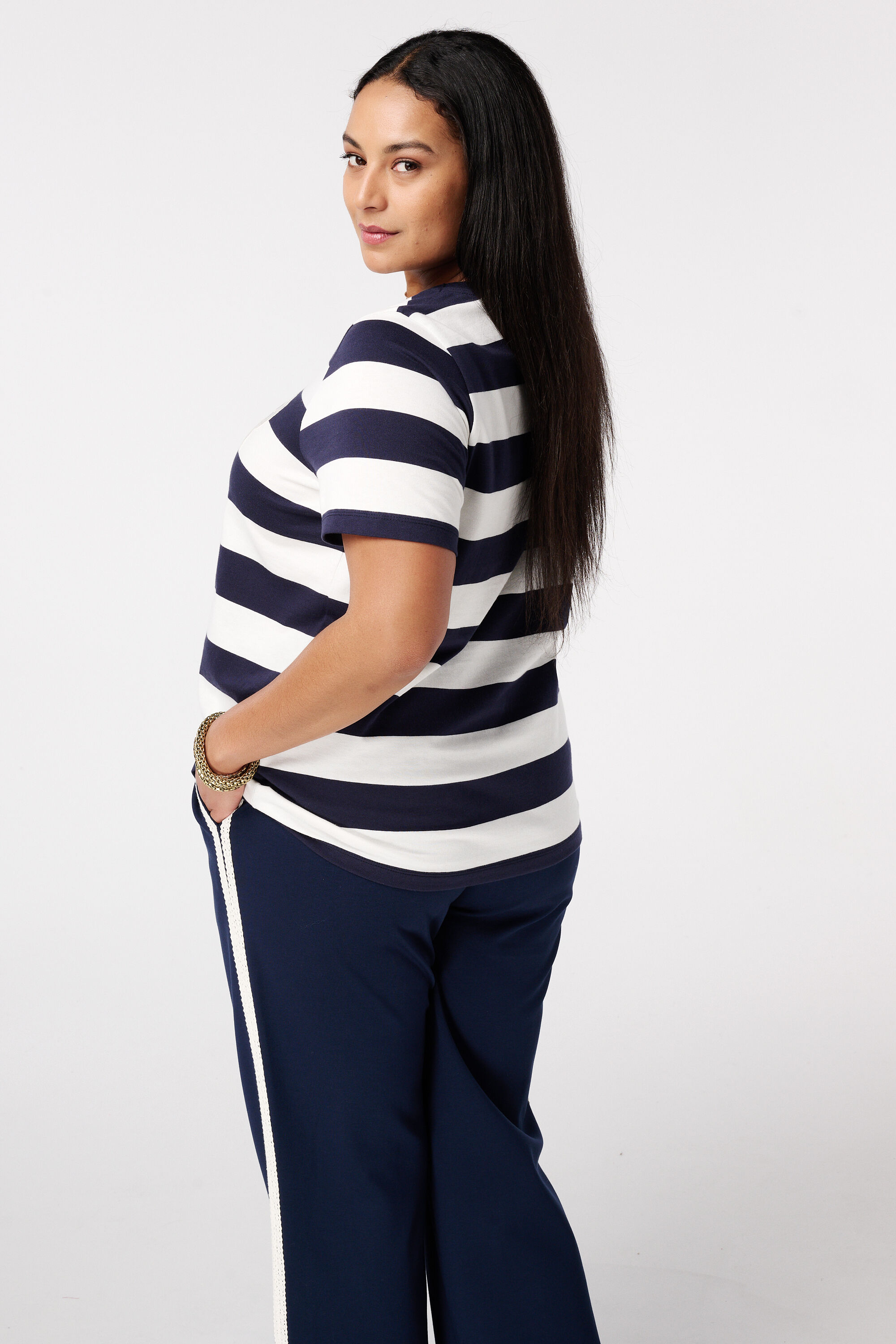 Camiseta de rayas con texto de encaje image number 3