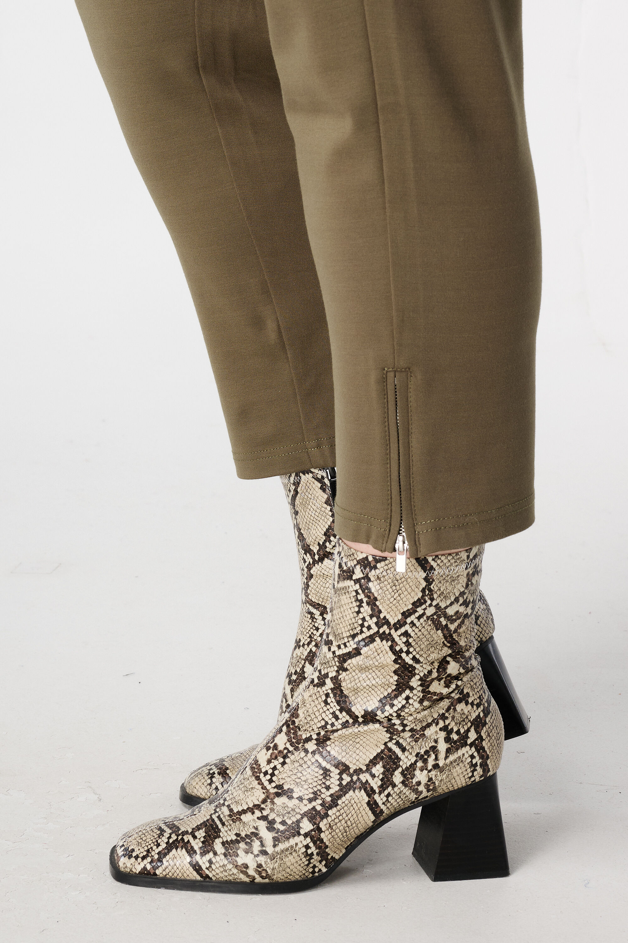 Pantal&oacute;n con cintura el&aacute;stica image number 4