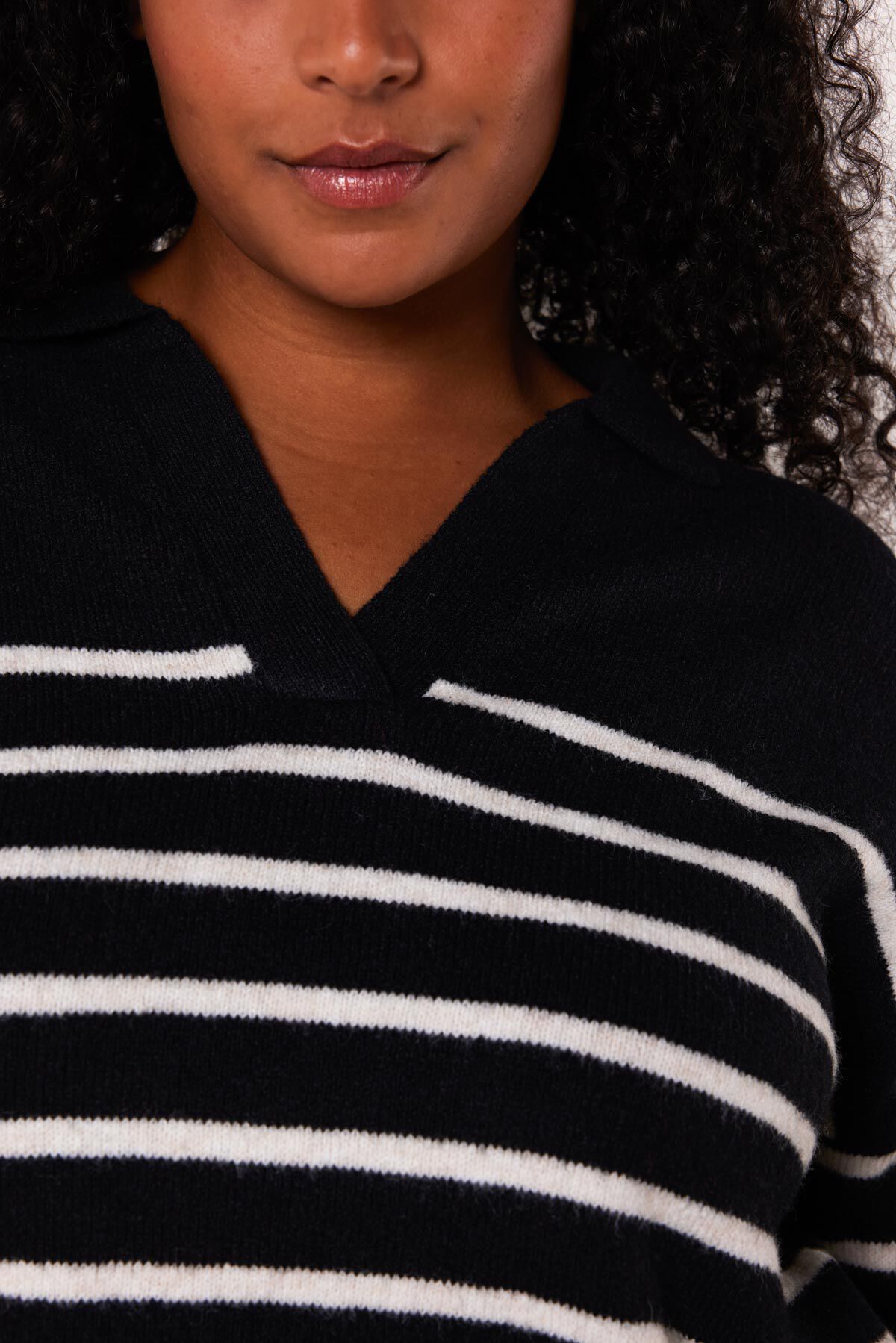 Su&eacute;ter de punto fino con cuello de polo image number 4