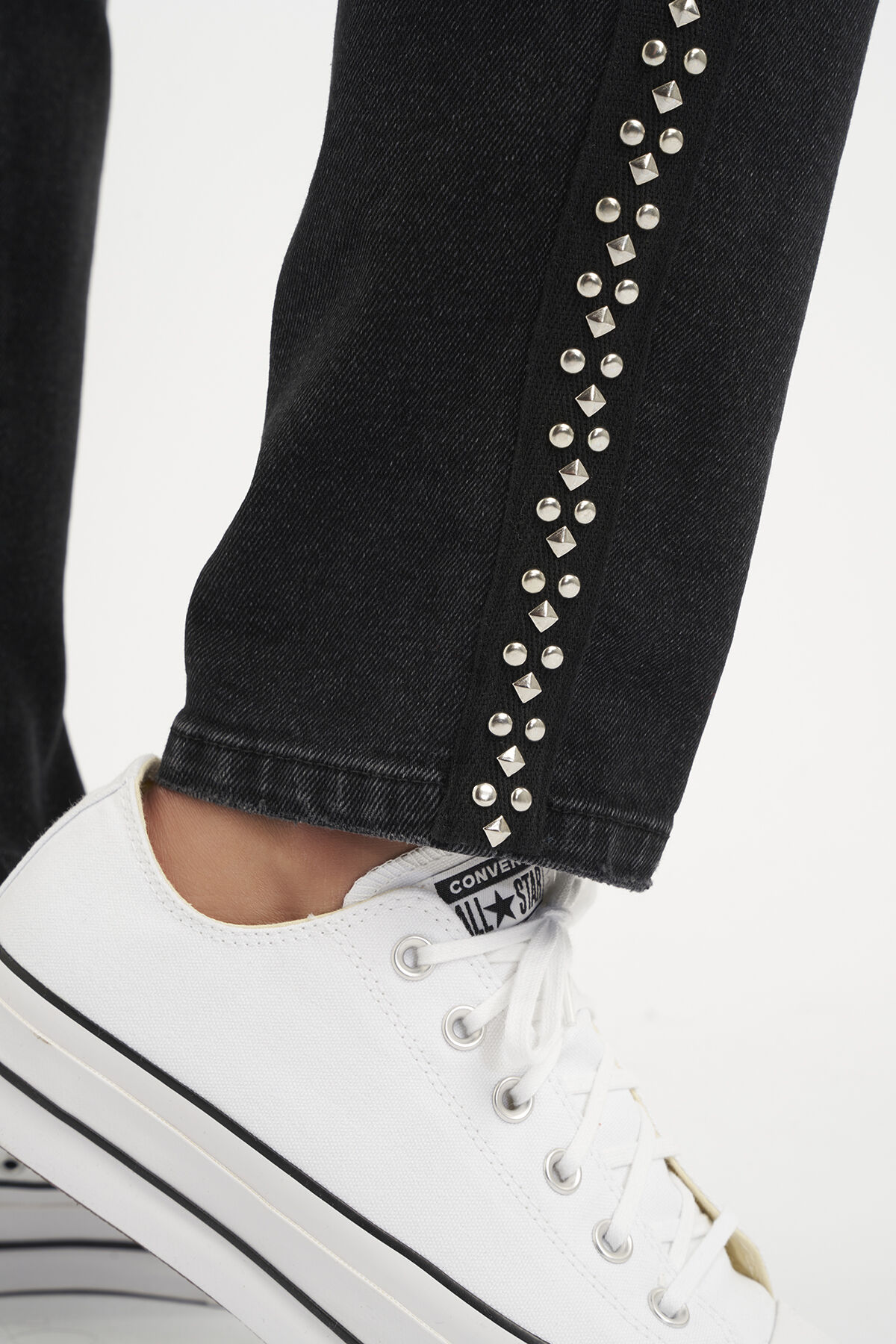 Vaqueros con detalle lateral image number 5