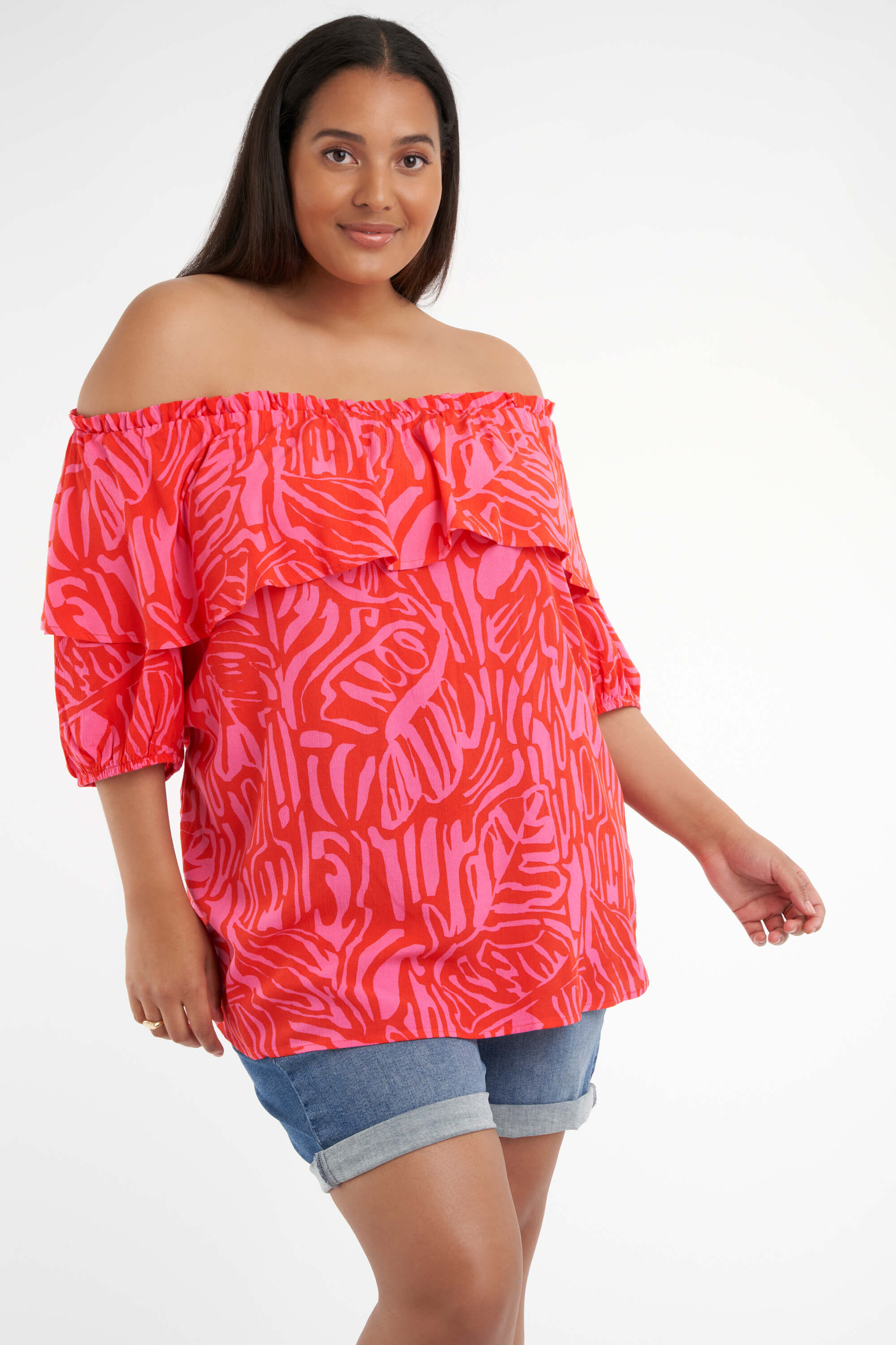 Blusa estampada con los hombros al descubierto  image number 5