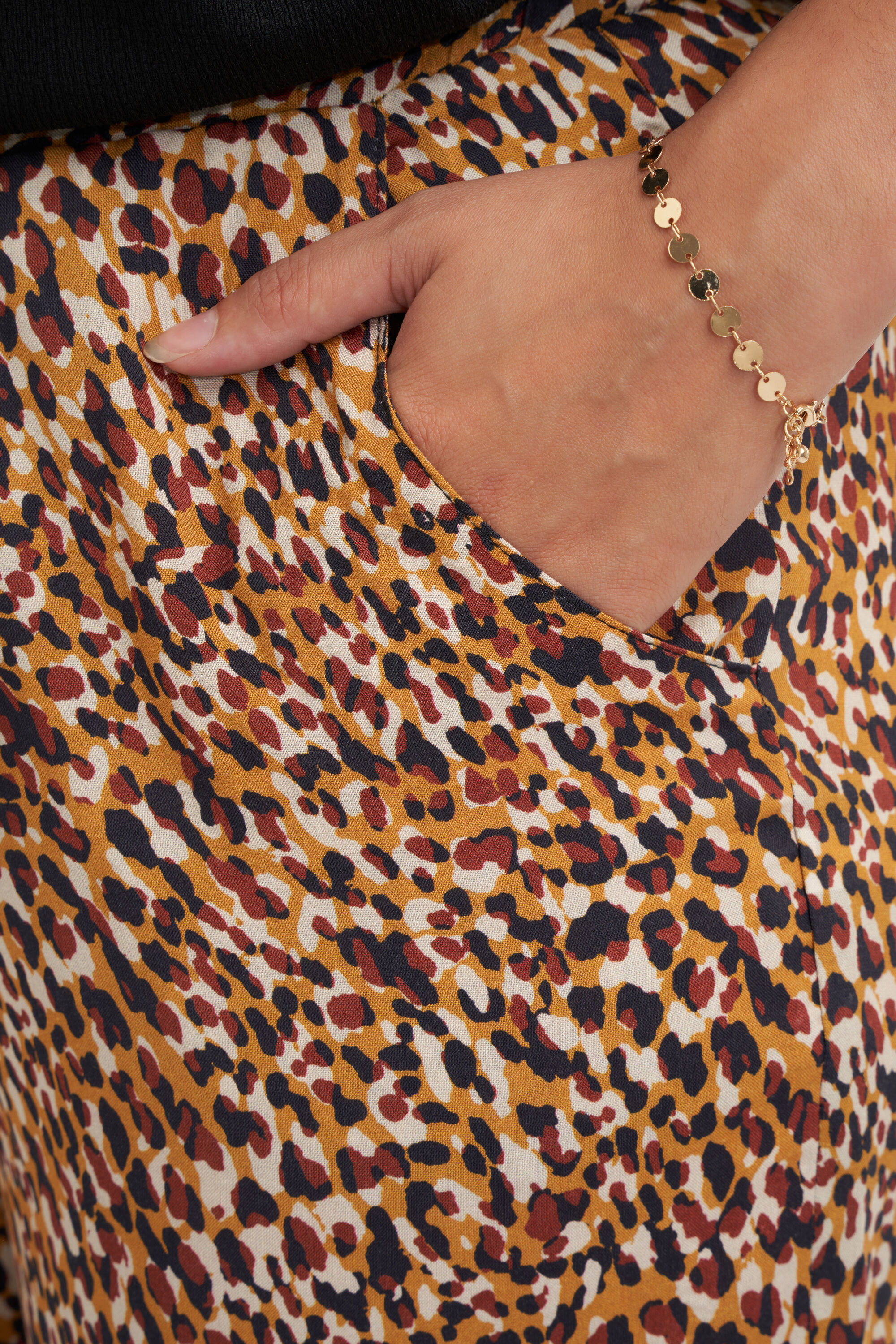 Pantalones holgados image number 6