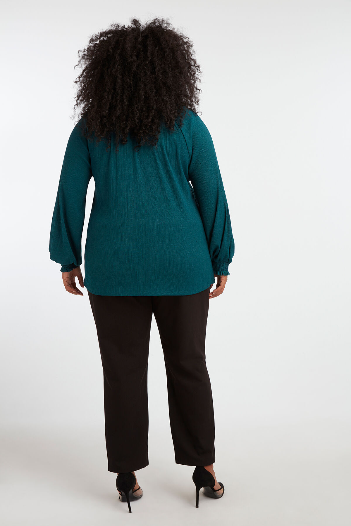 Blusa de cuello alto image number 5