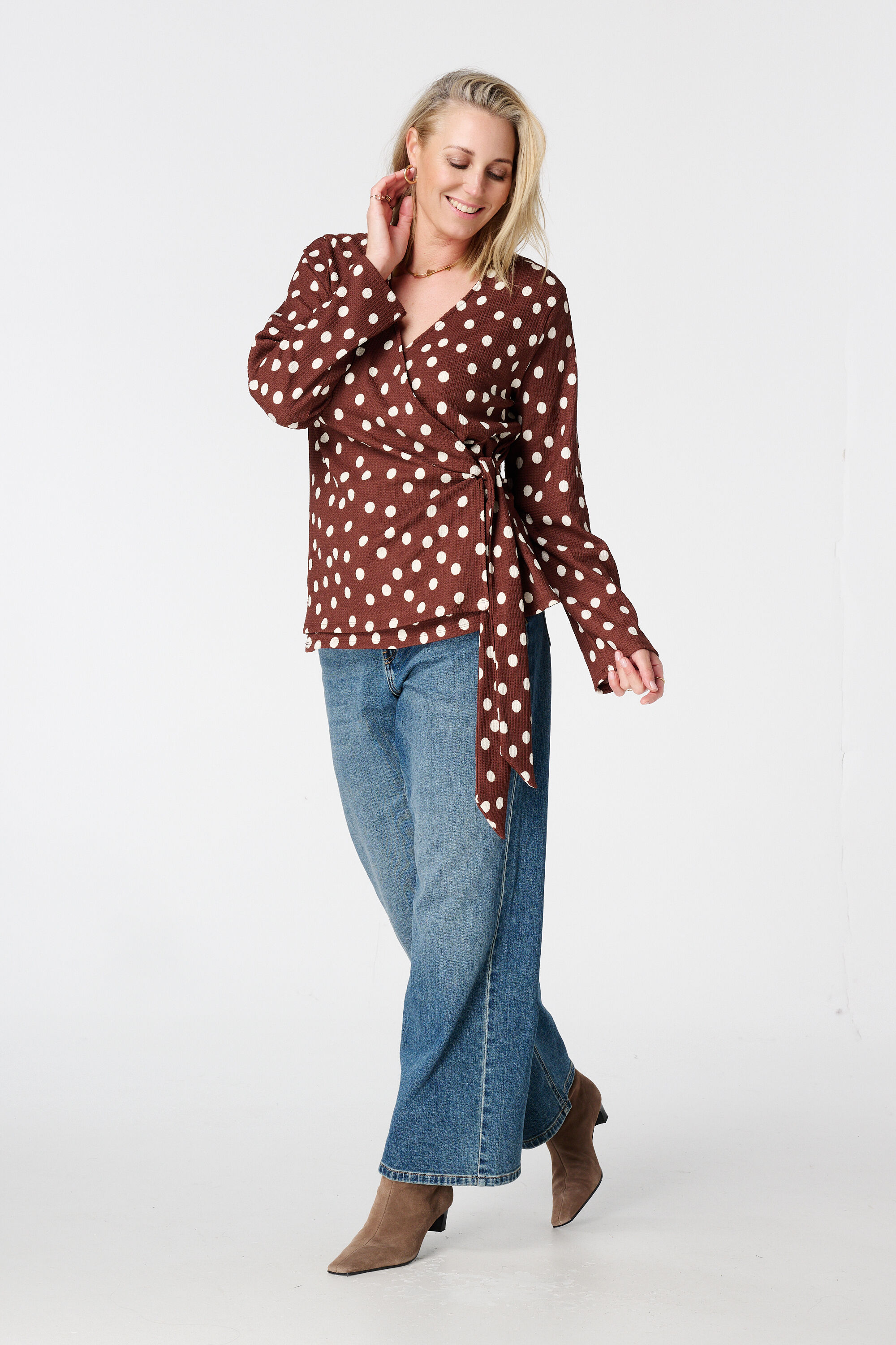 Top cruzado con lunares image number 5