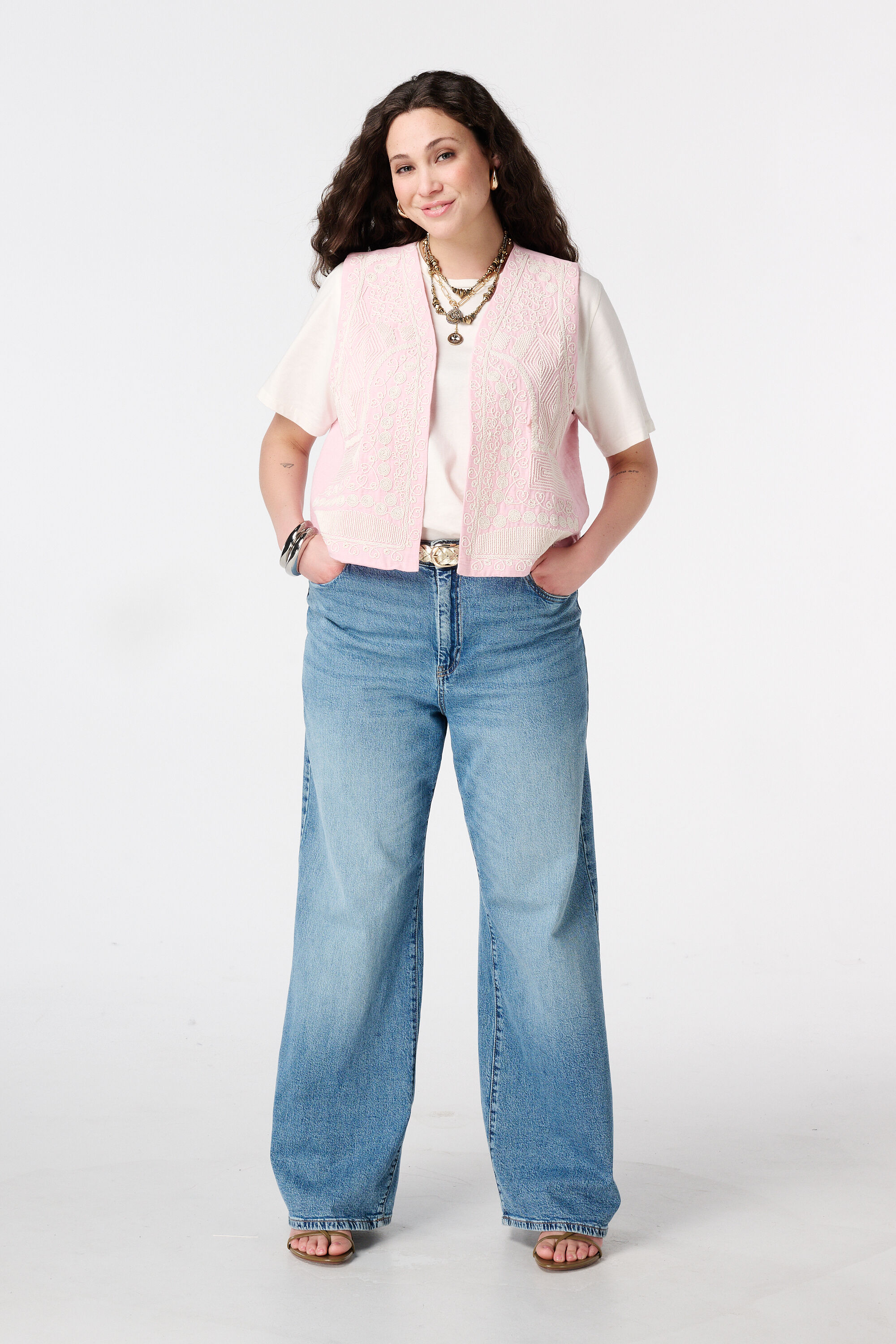 Chaleco con bordado image number 5