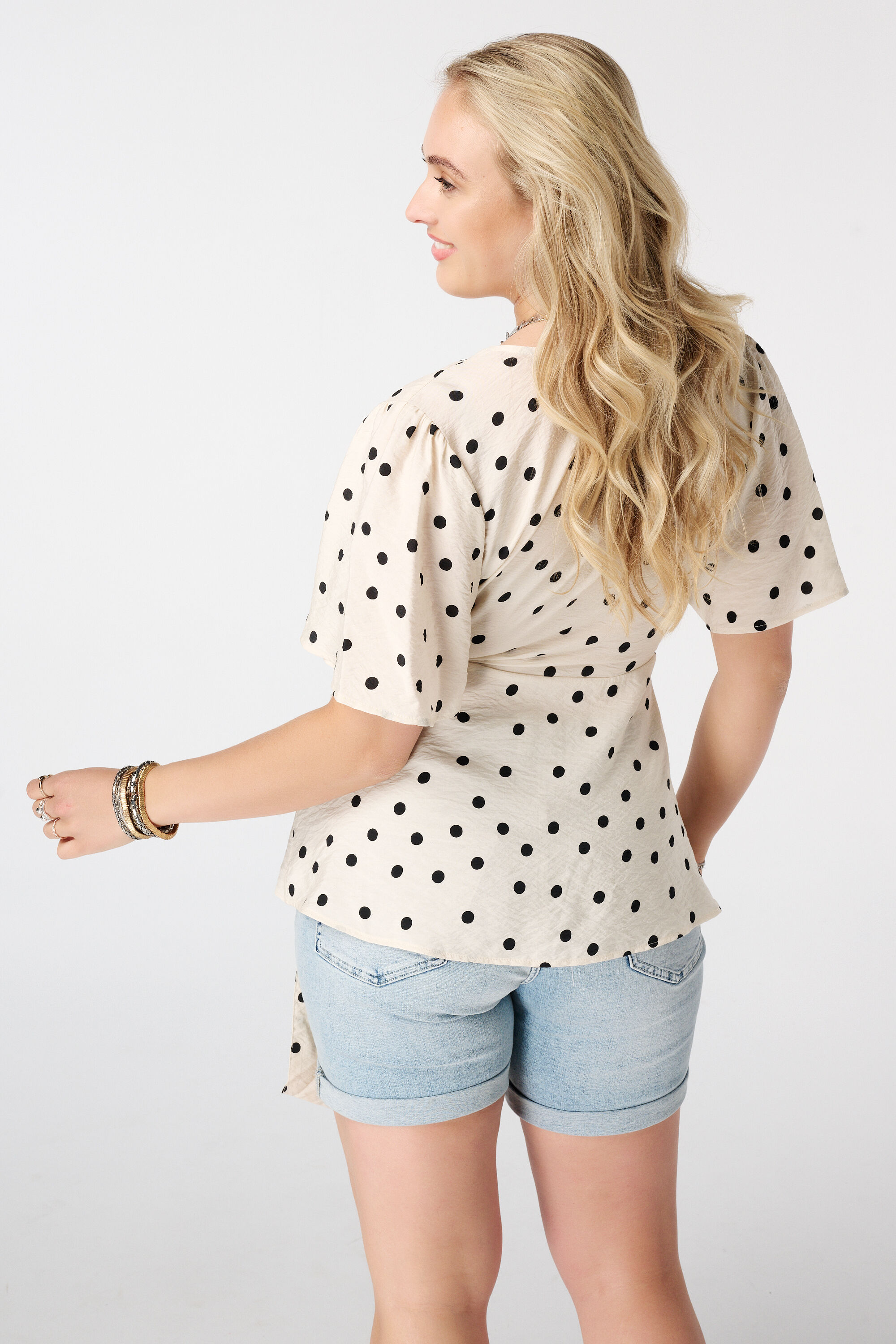 Blusa cruzada con estampado de lunares image number 3