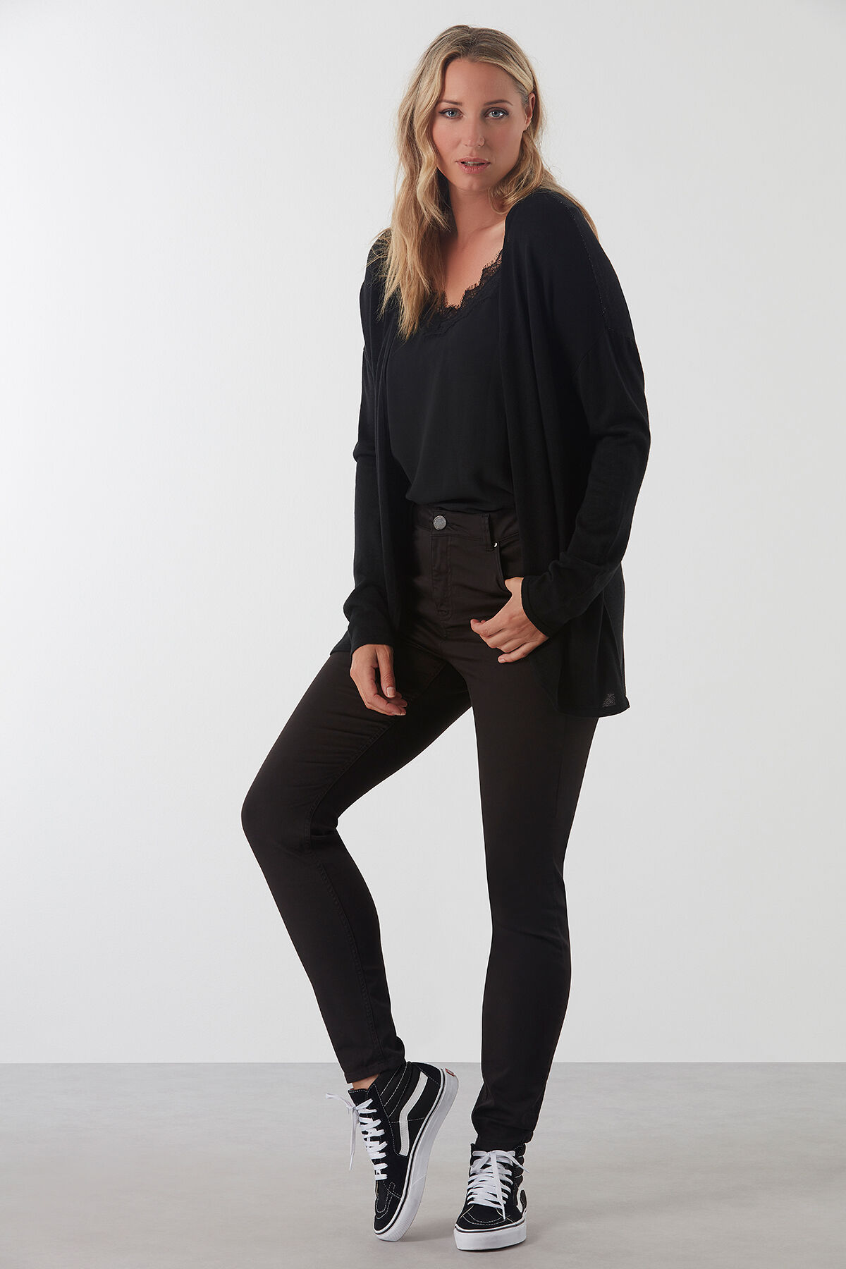 C&aacute;rdigan abierto con estampado de tigre image number 3