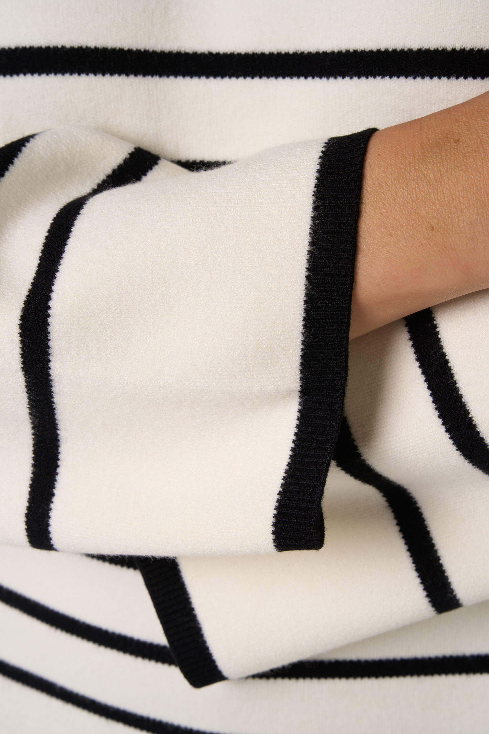 Su&eacute;ter de rayas  image number 5