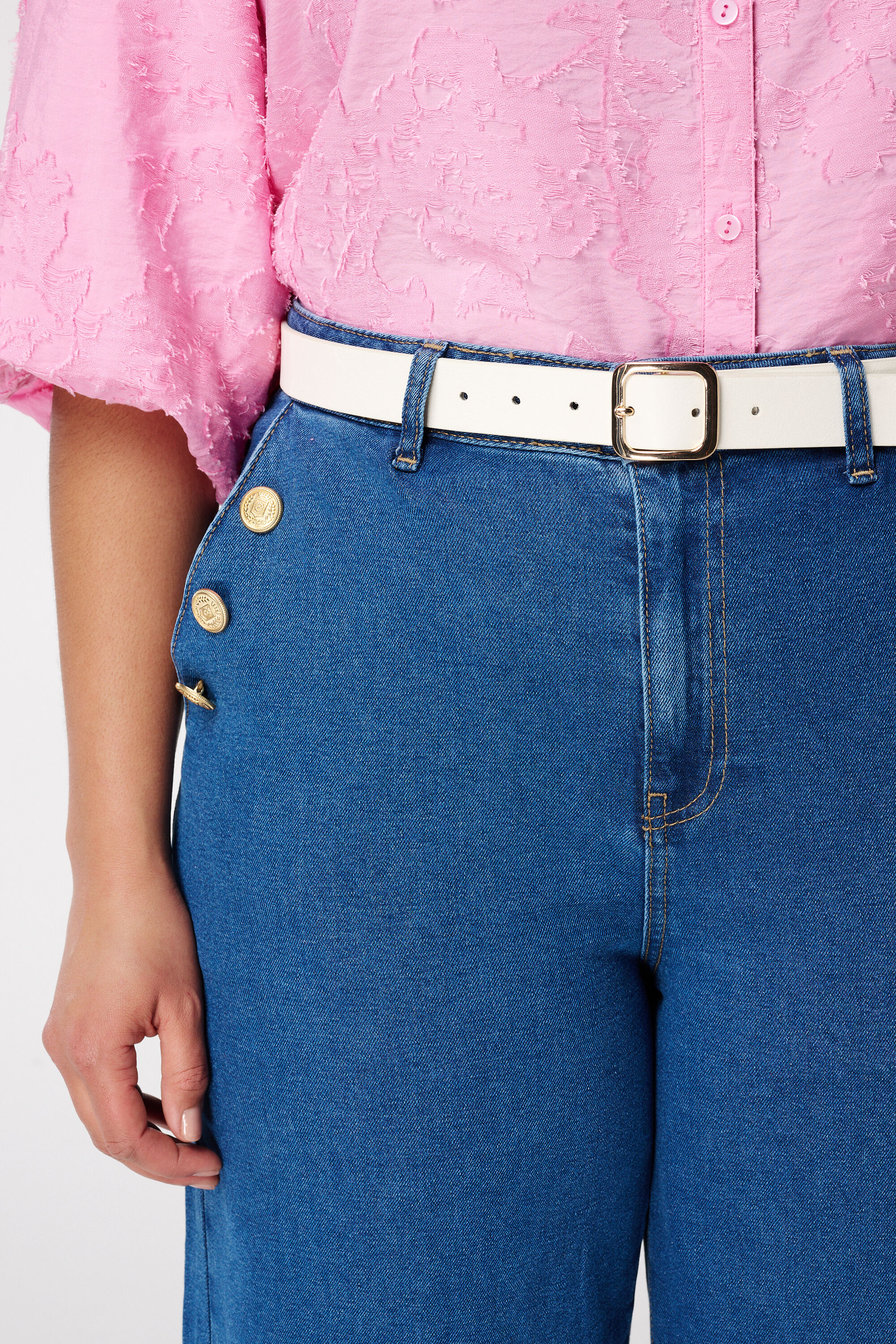 Cintur&oacute;n de imitaci&oacute;n de cuero con hebilla dorada image number 2