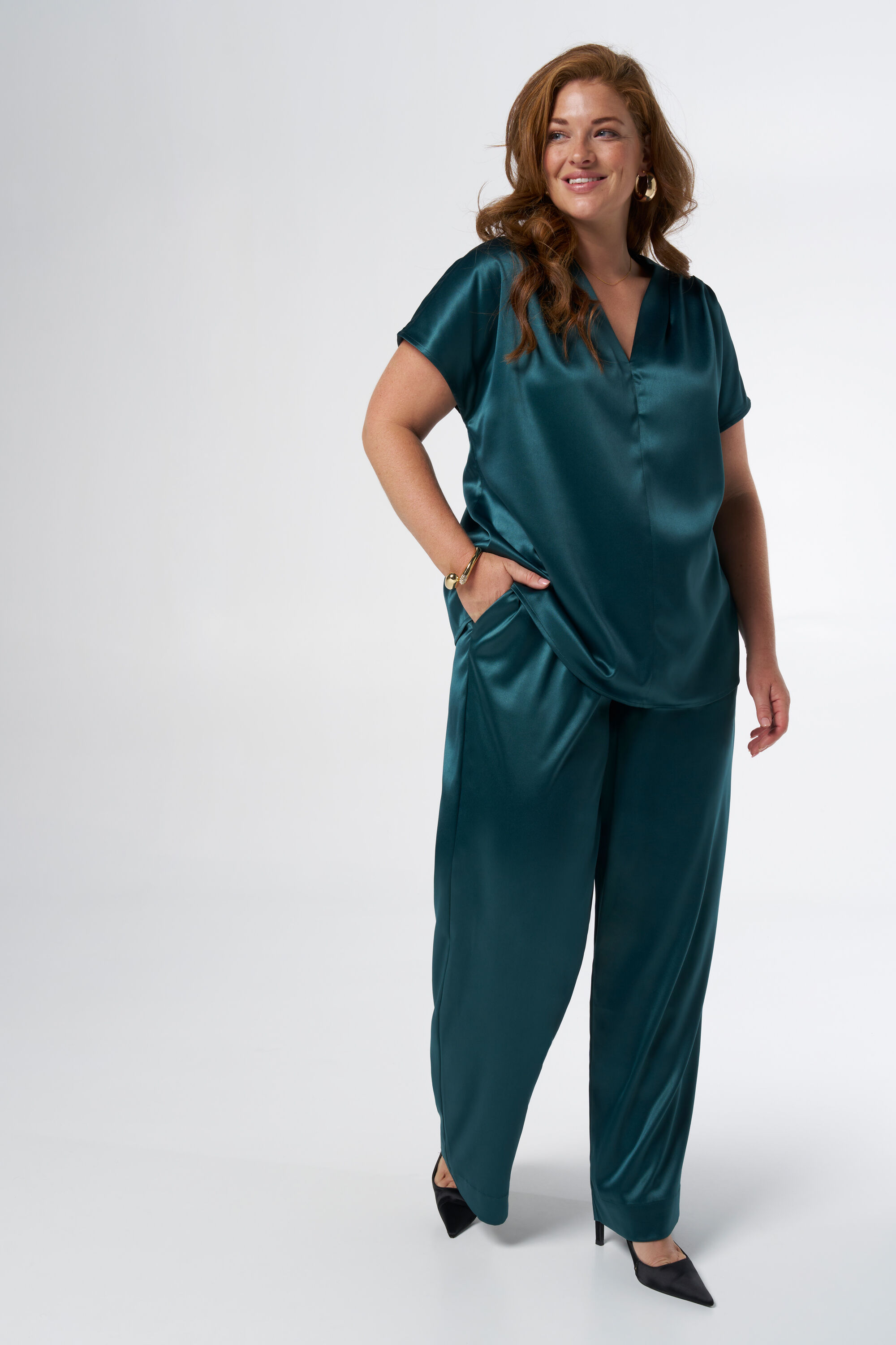 Blusa con aspecto satinado image number 5