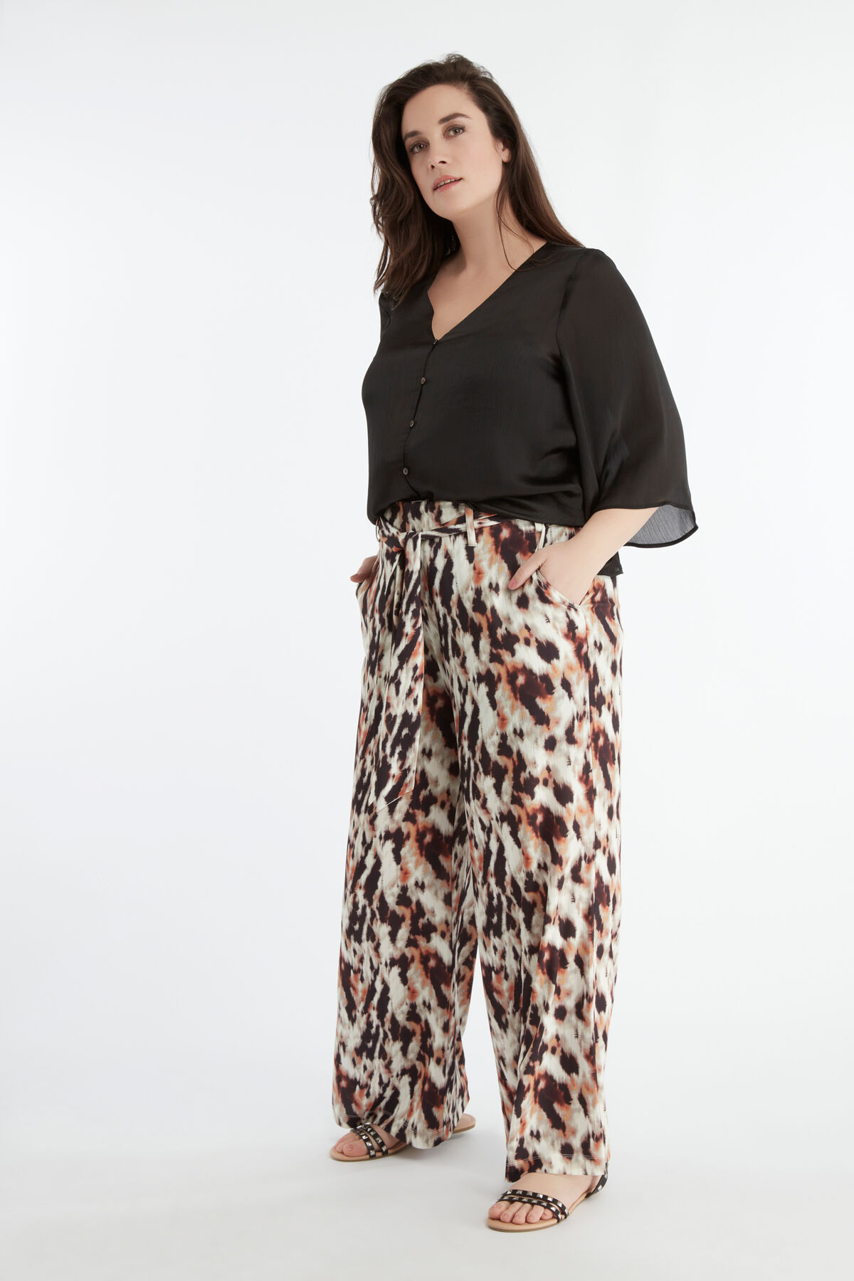 Blusa negra image number 6