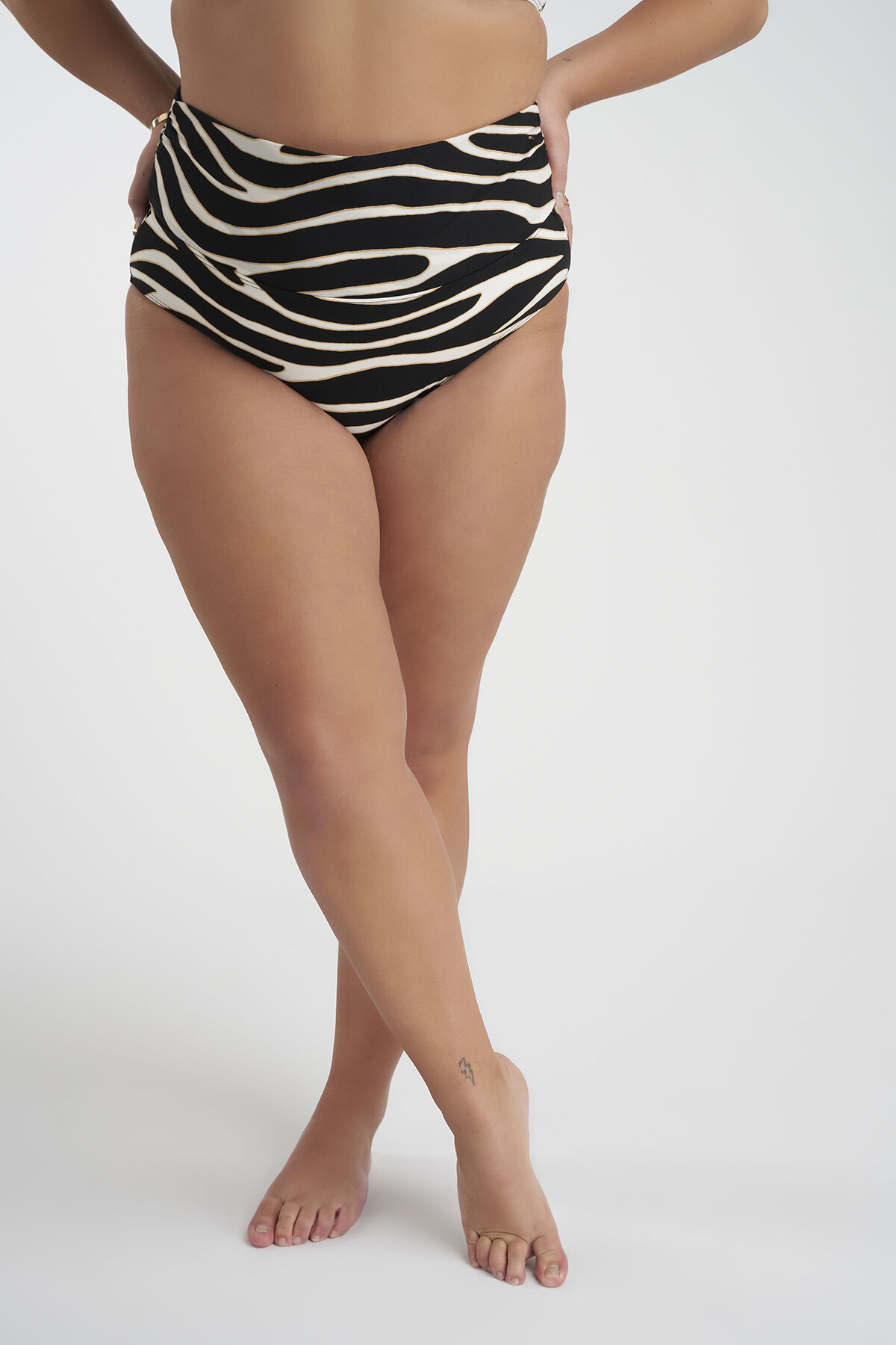 Braguita bikini con estampado image number 7