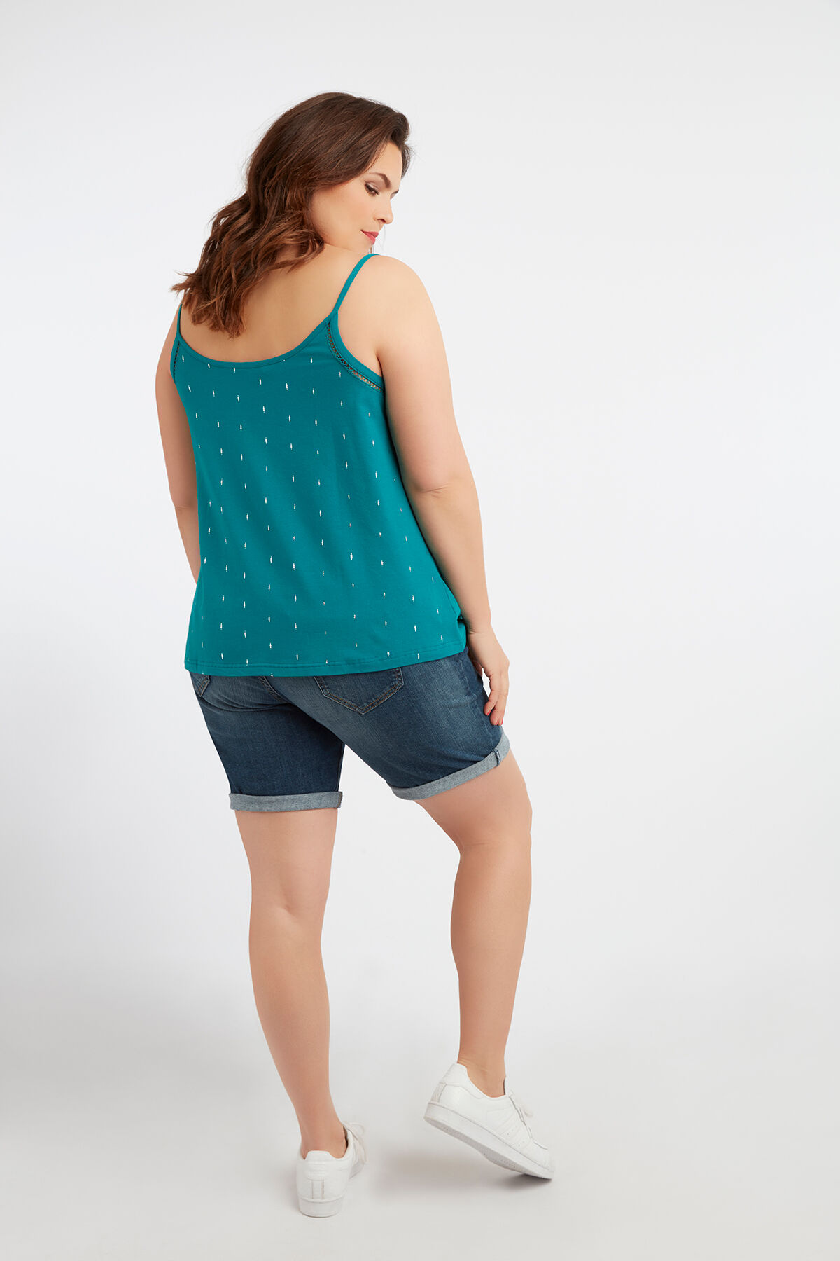 Top sin mangas con estampado brillante image number 4