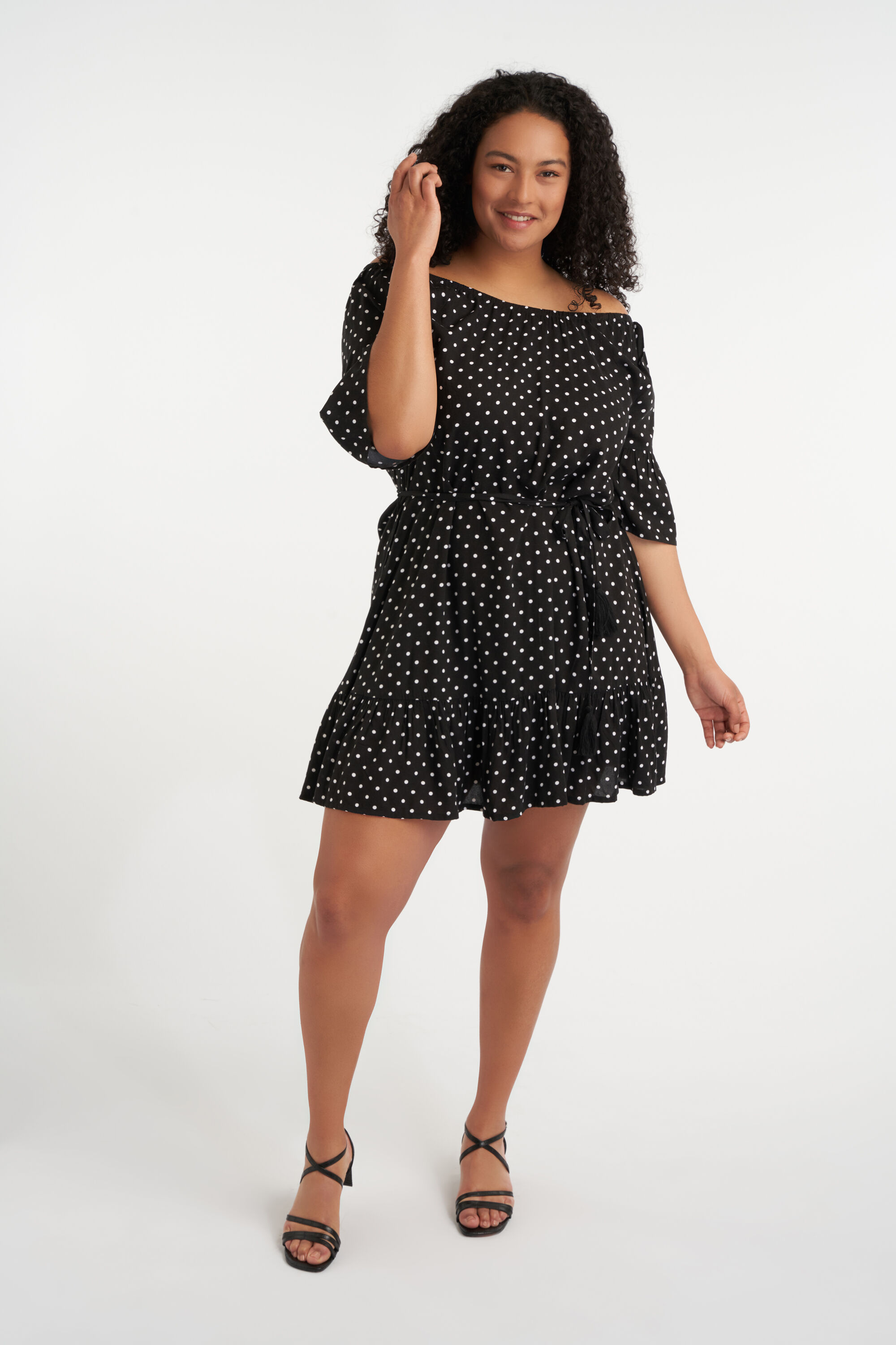 Vestido estampado con hombros descubiertos image number 5