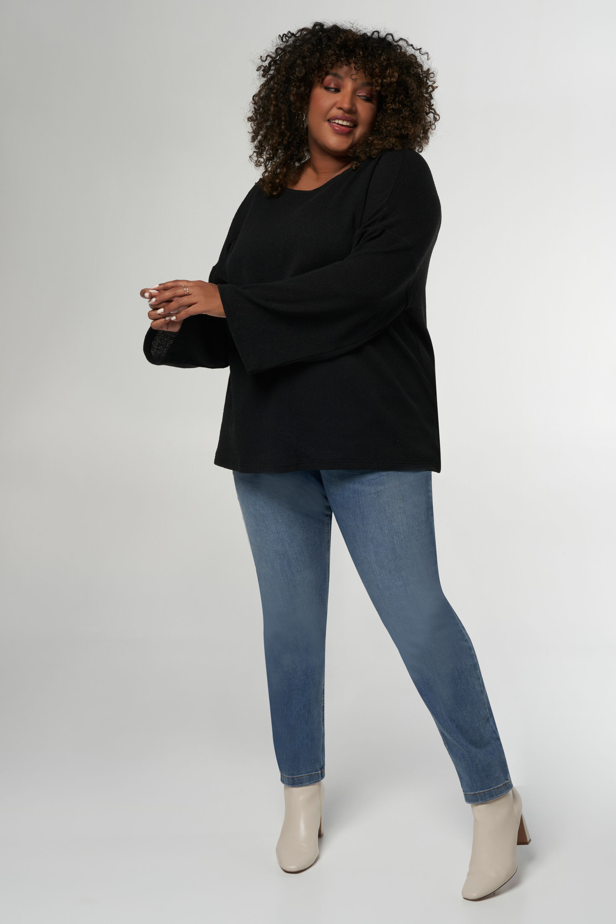 Top con manga larga acampanada image number 5