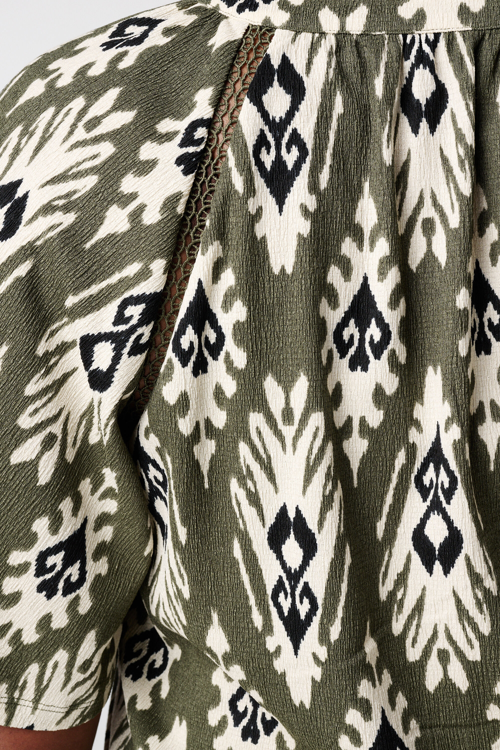 Top con mangas mariposa image number 6