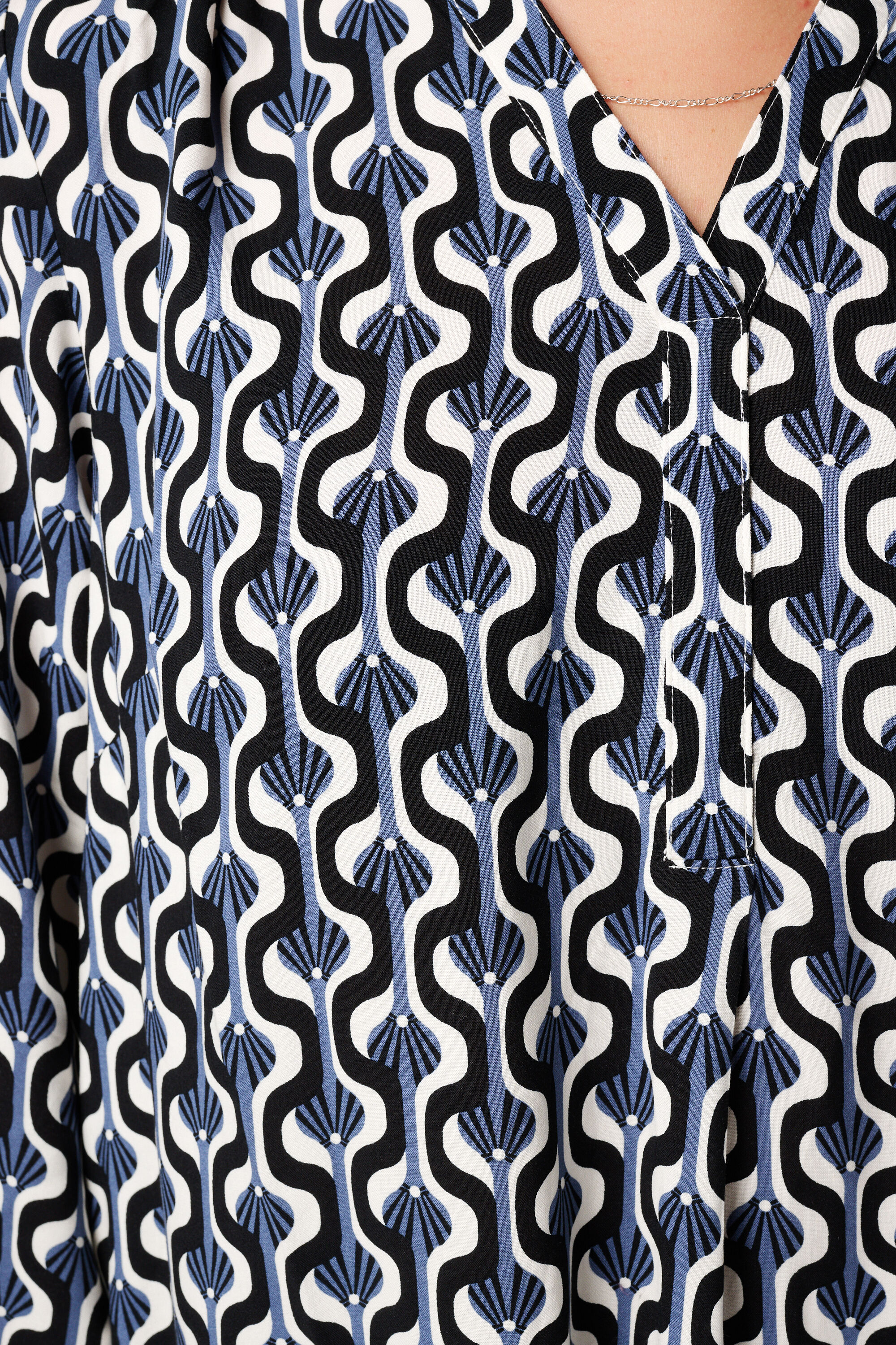 Blusa oversize con estampado image number 6