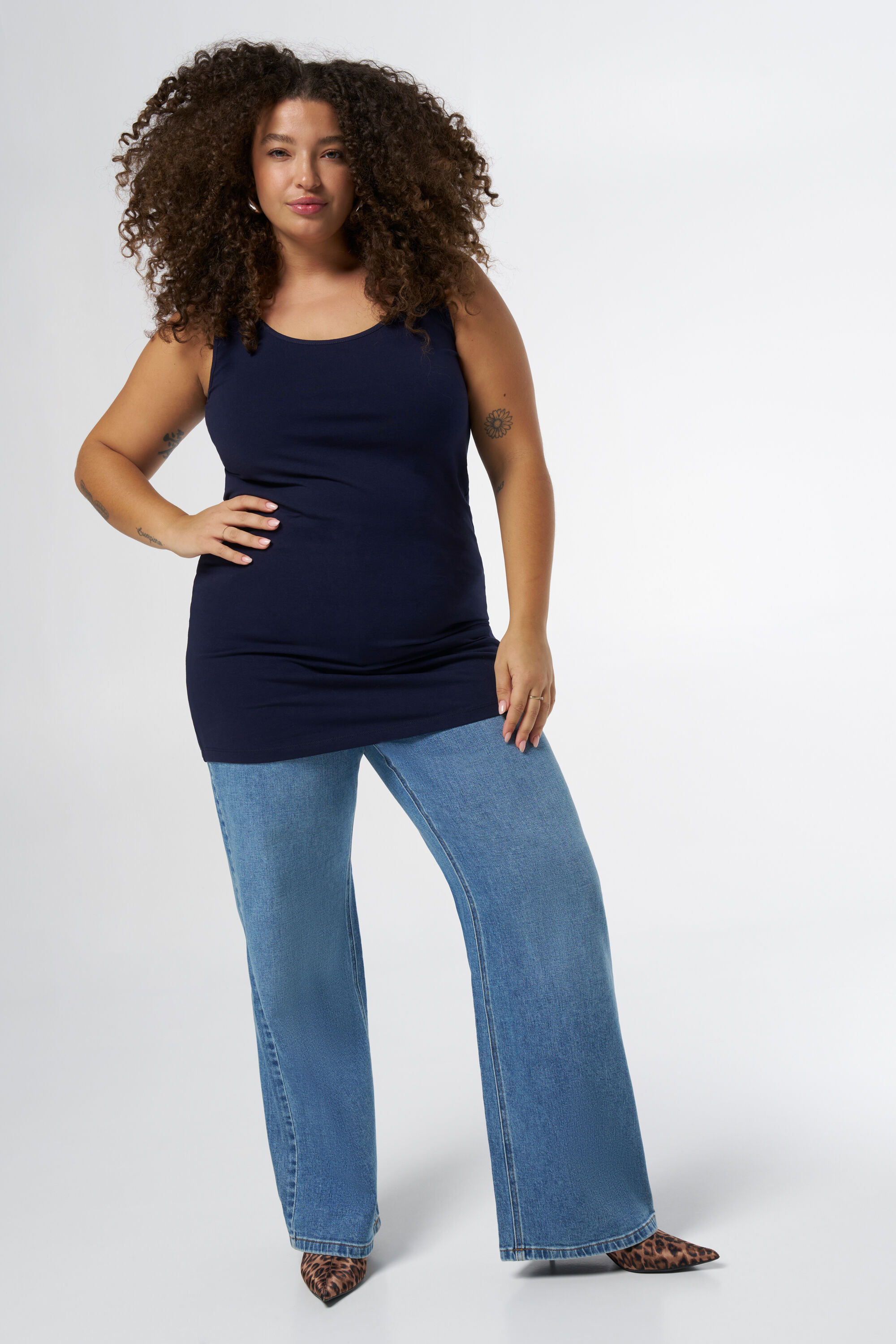 Camiseta larga sin mangas de algod&oacute;n image number 5