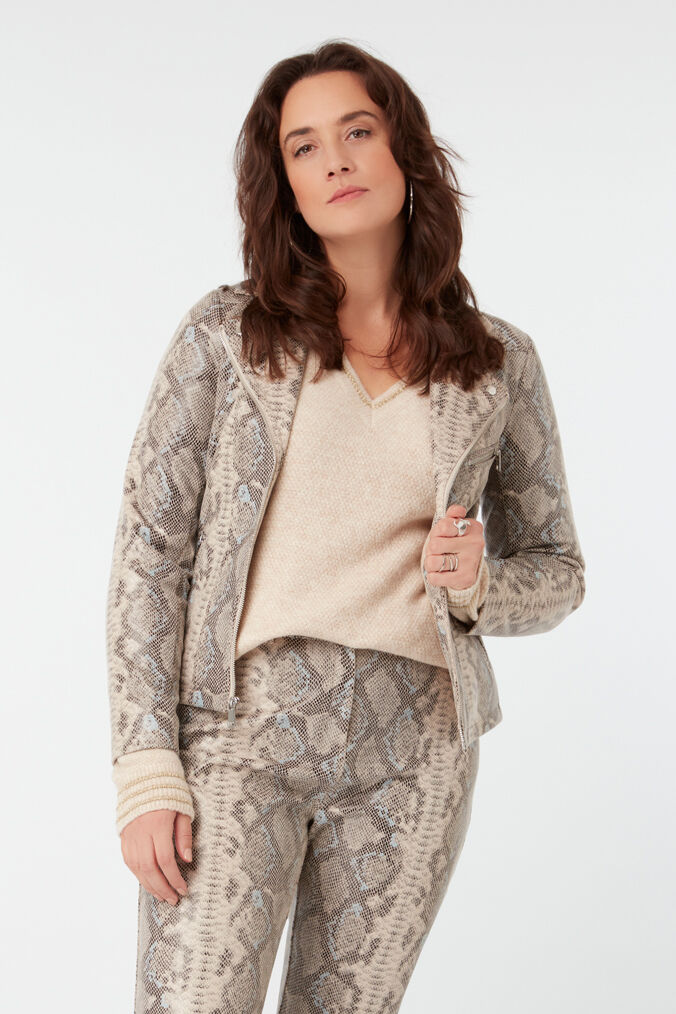 Chaqueta de cuero sint&eacute;tico image number 7