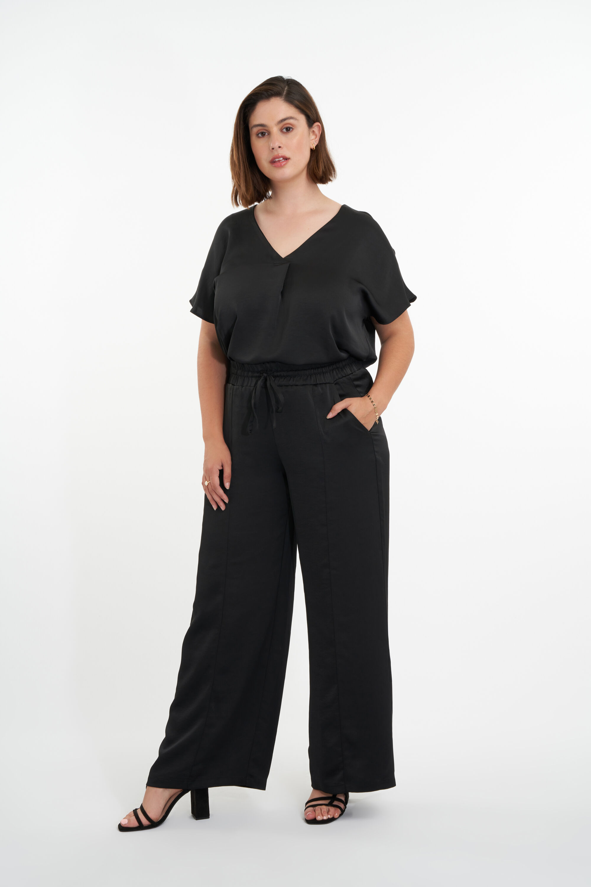 Pantalones de raso image number 4