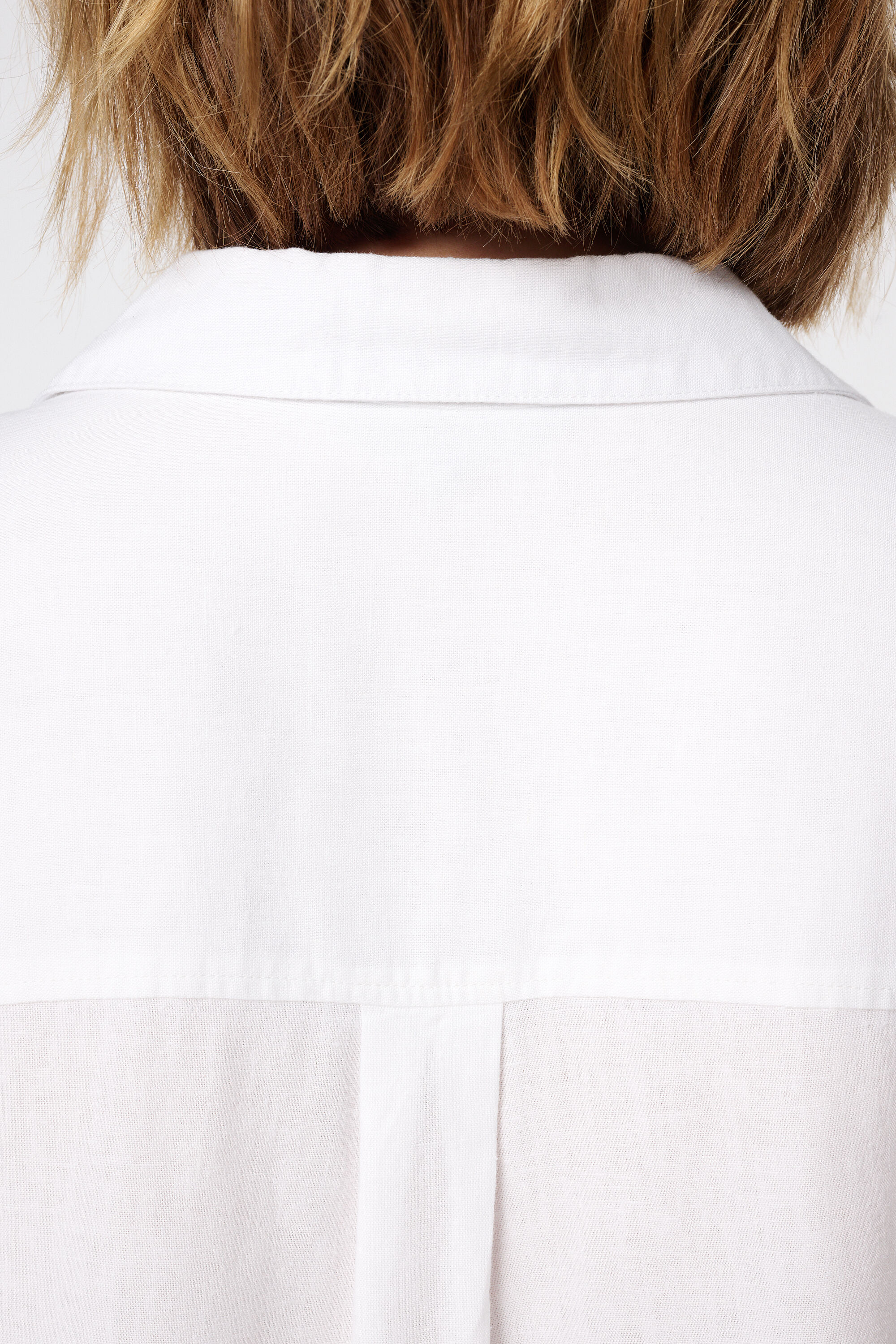 Blusa de lino con bolsillos image number 6