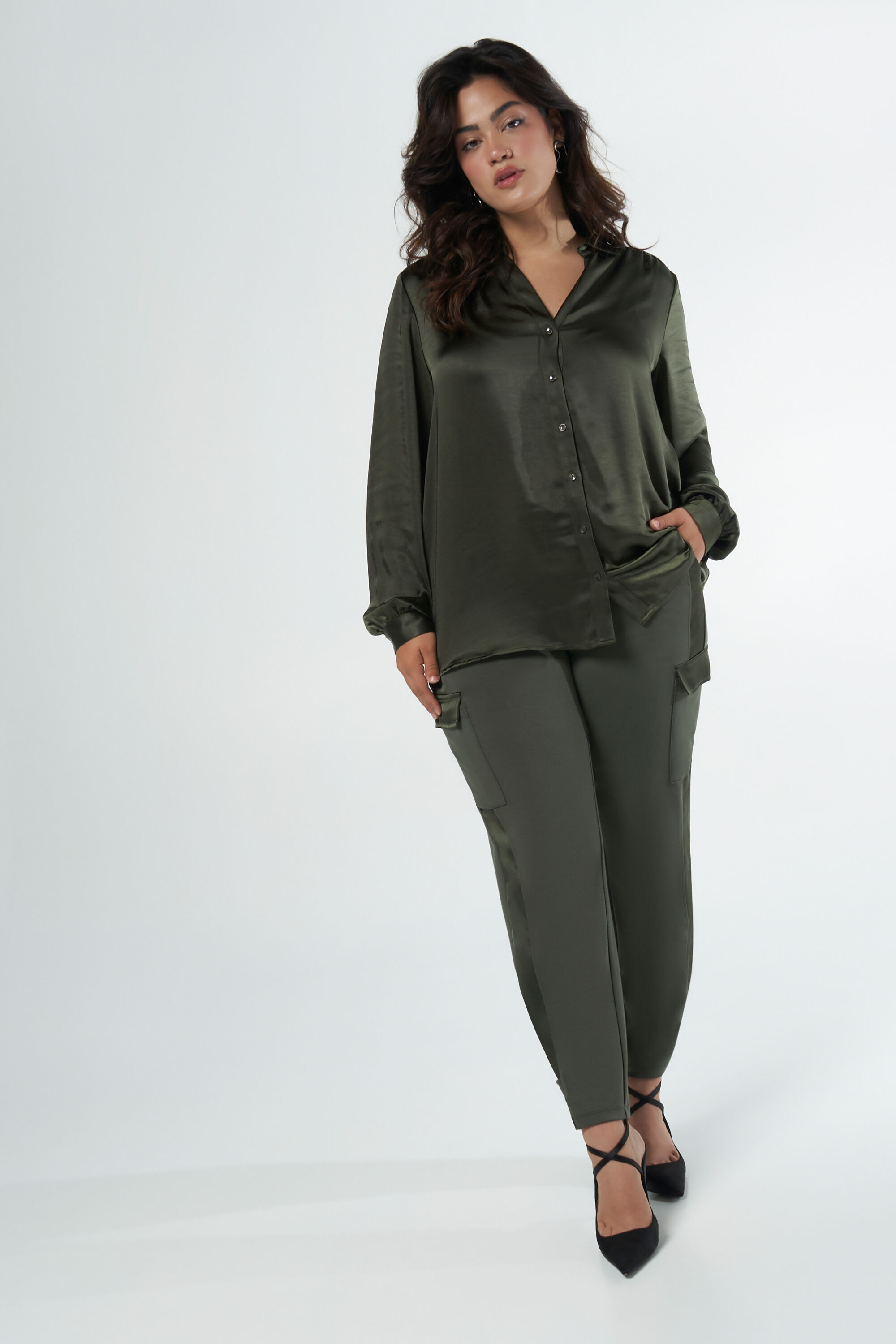 Blusa tipo sat&eacute;n image number 5