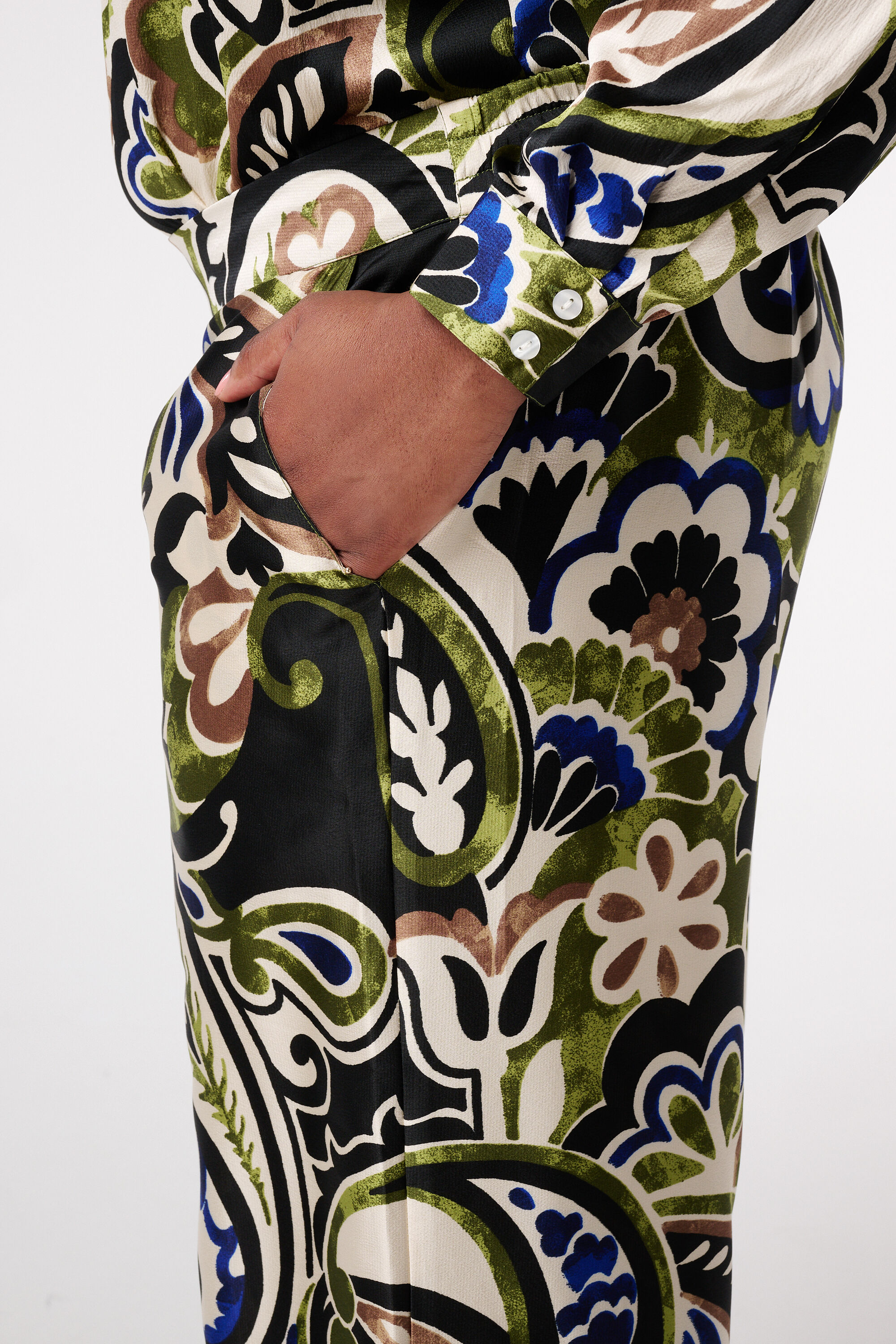 Pantalones con estampado image number 4