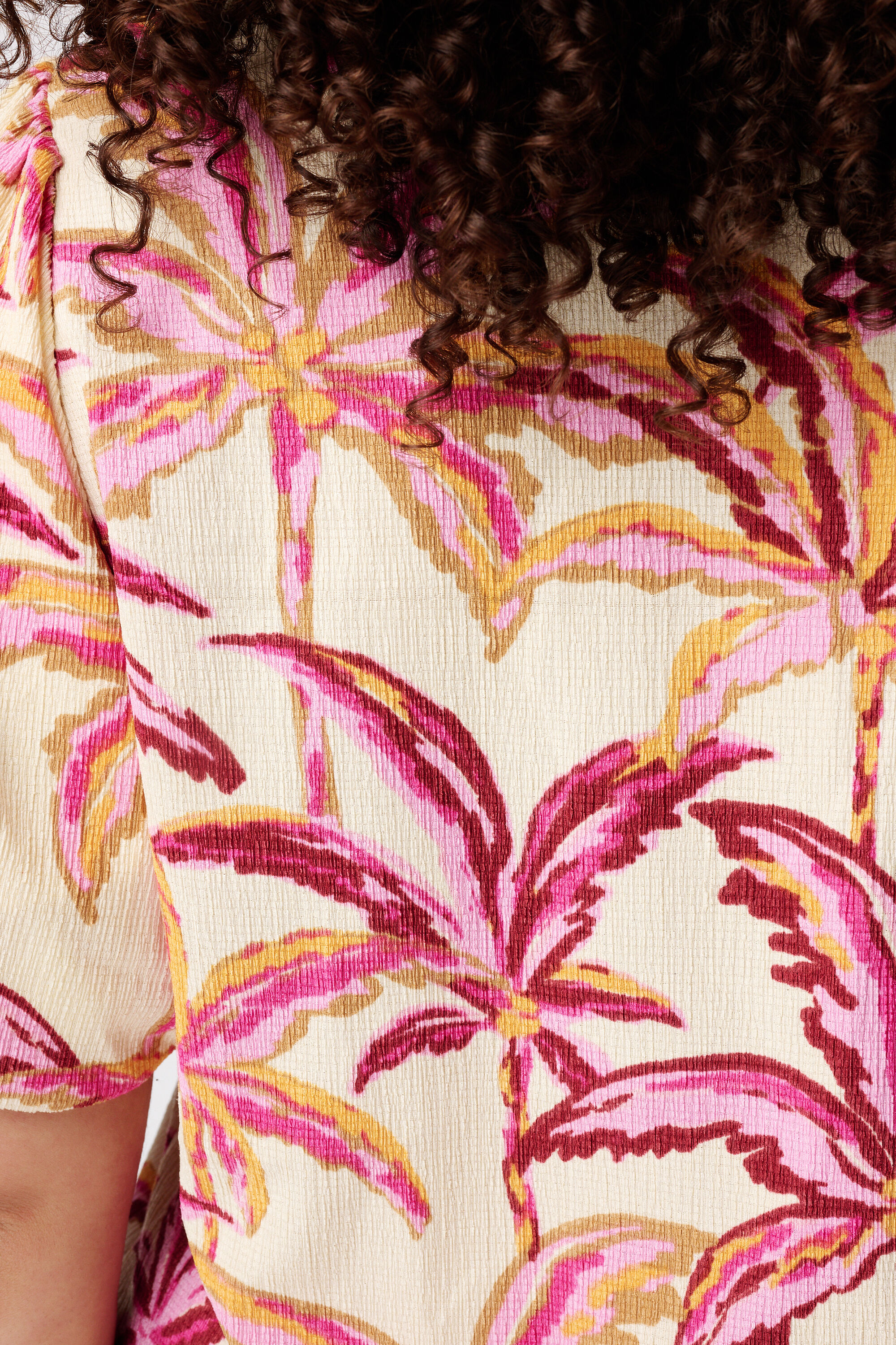 Top con estampado image number 6