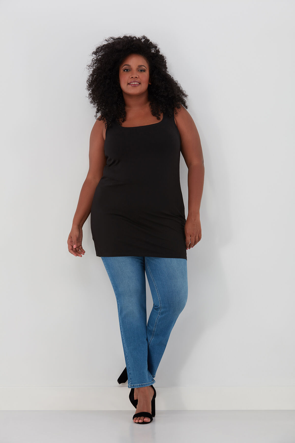 Camiseta b&aacute;sica sin mangas image number 3