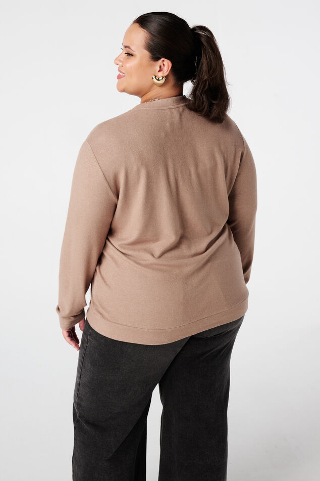 Cárdigan con botones dorados en forma de corazón image number 3