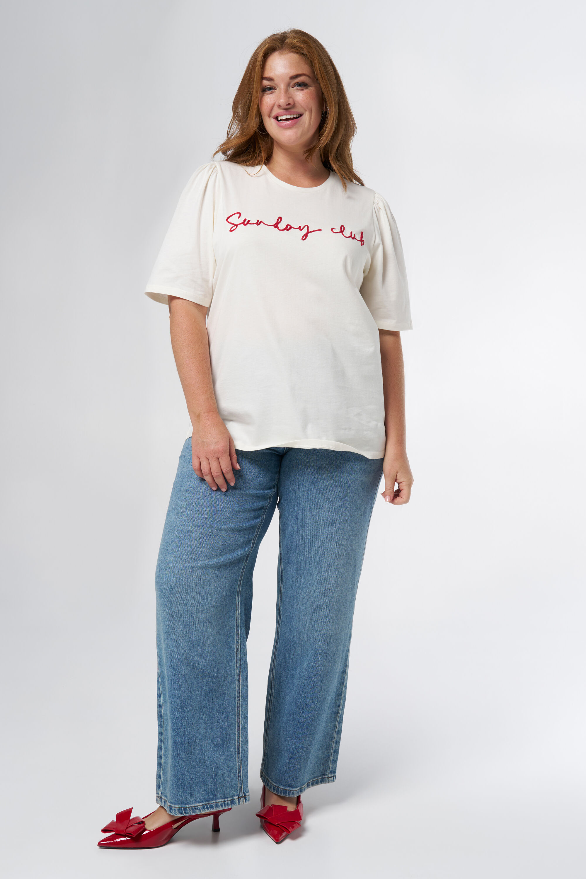 Camiseta con texto bordado image number 5