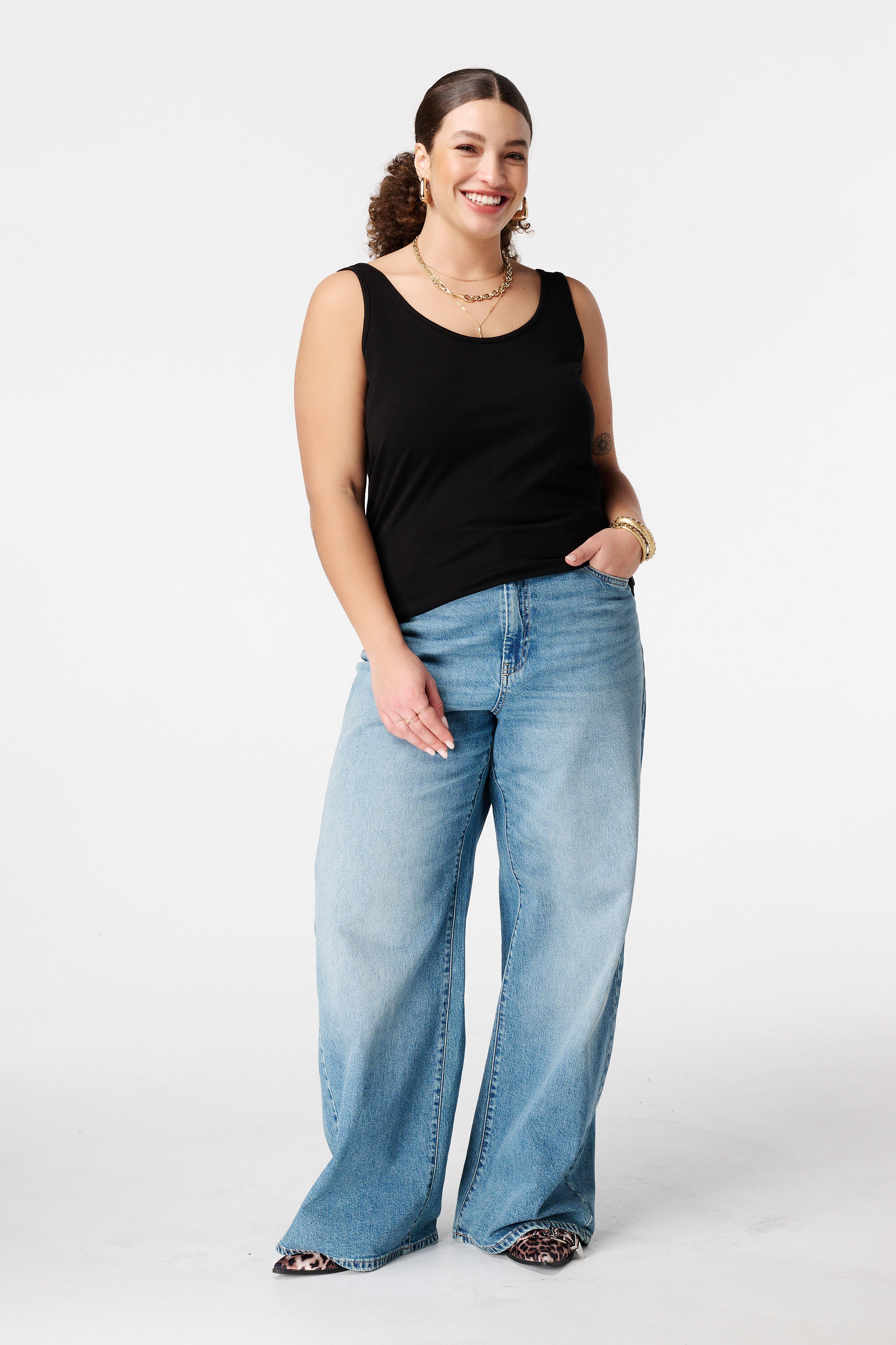 Camiseta extra larga sin mangas de algod&oacute;n image number 5