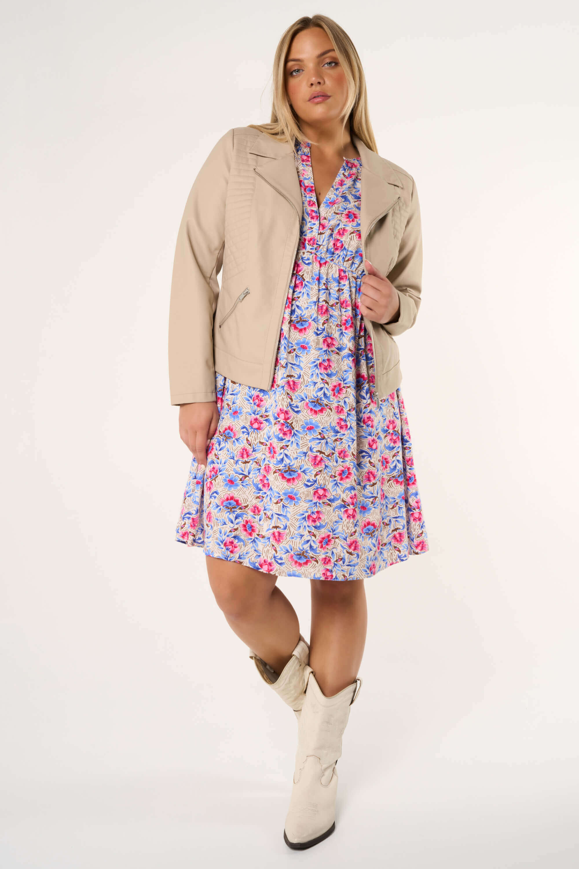 Cazadora de cuero sint&eacute;tico negra image number 5