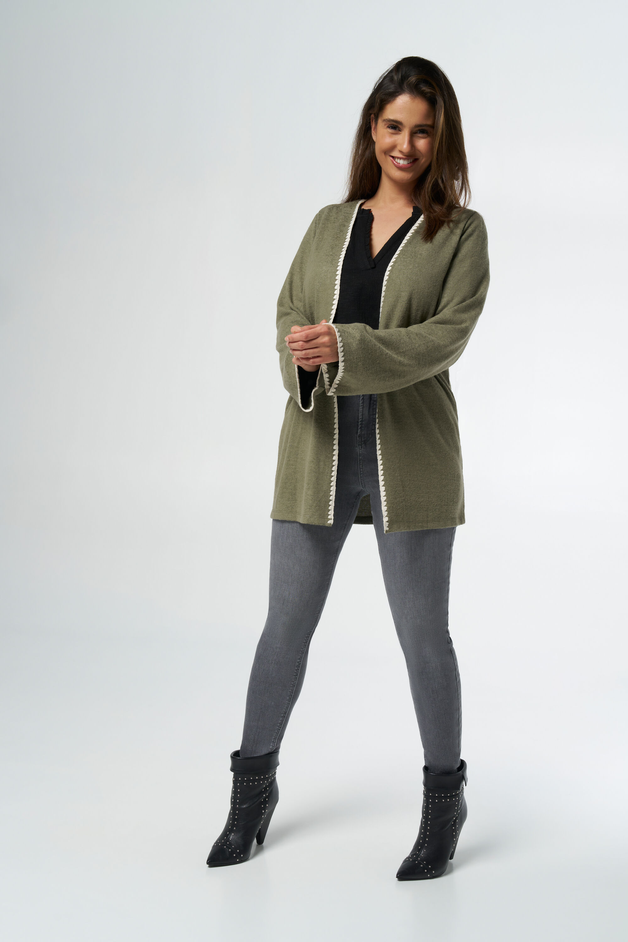 C&aacute;rdigan con raya que contrasta image number 5