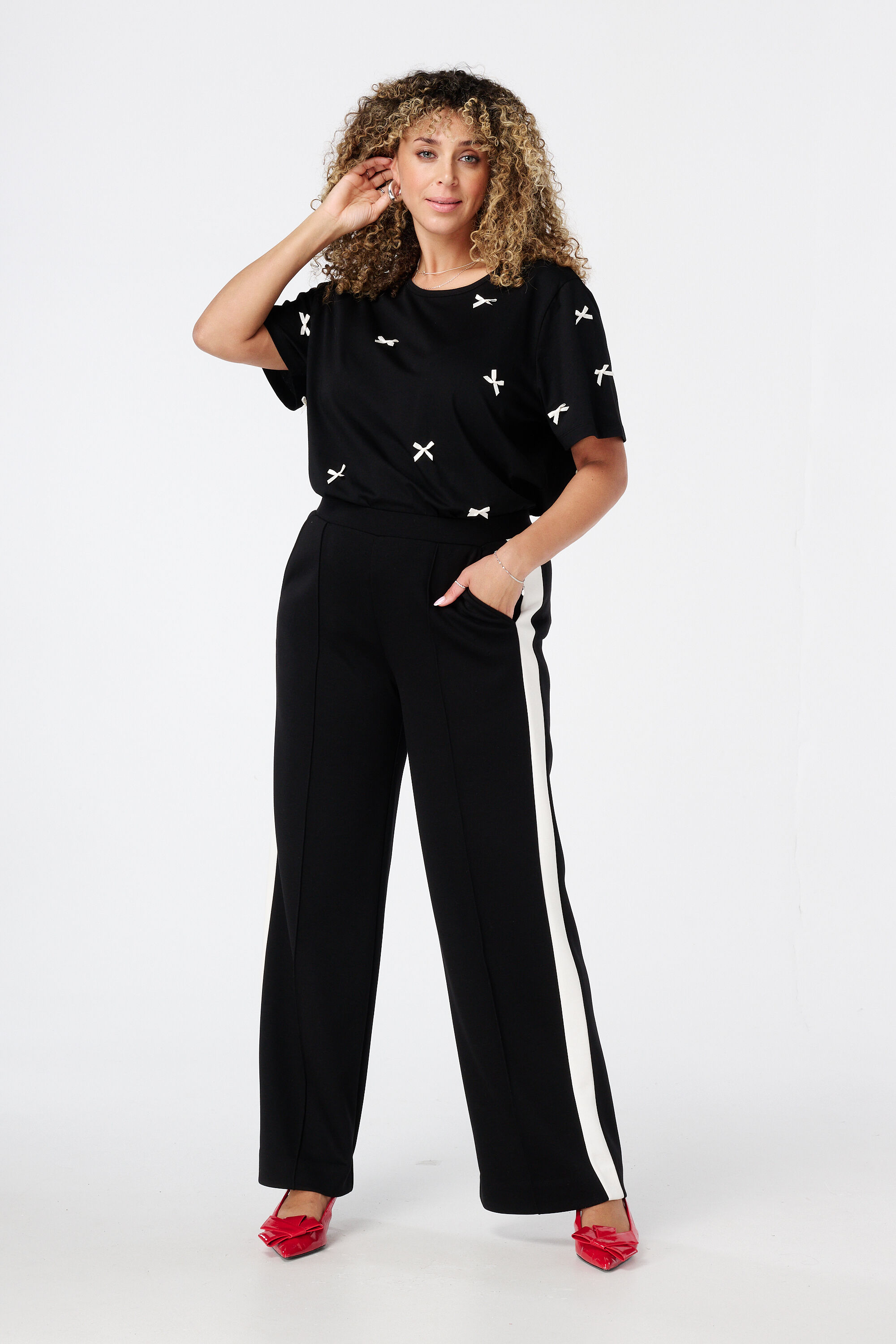 Camiseta con estampado de lacitos image number 5