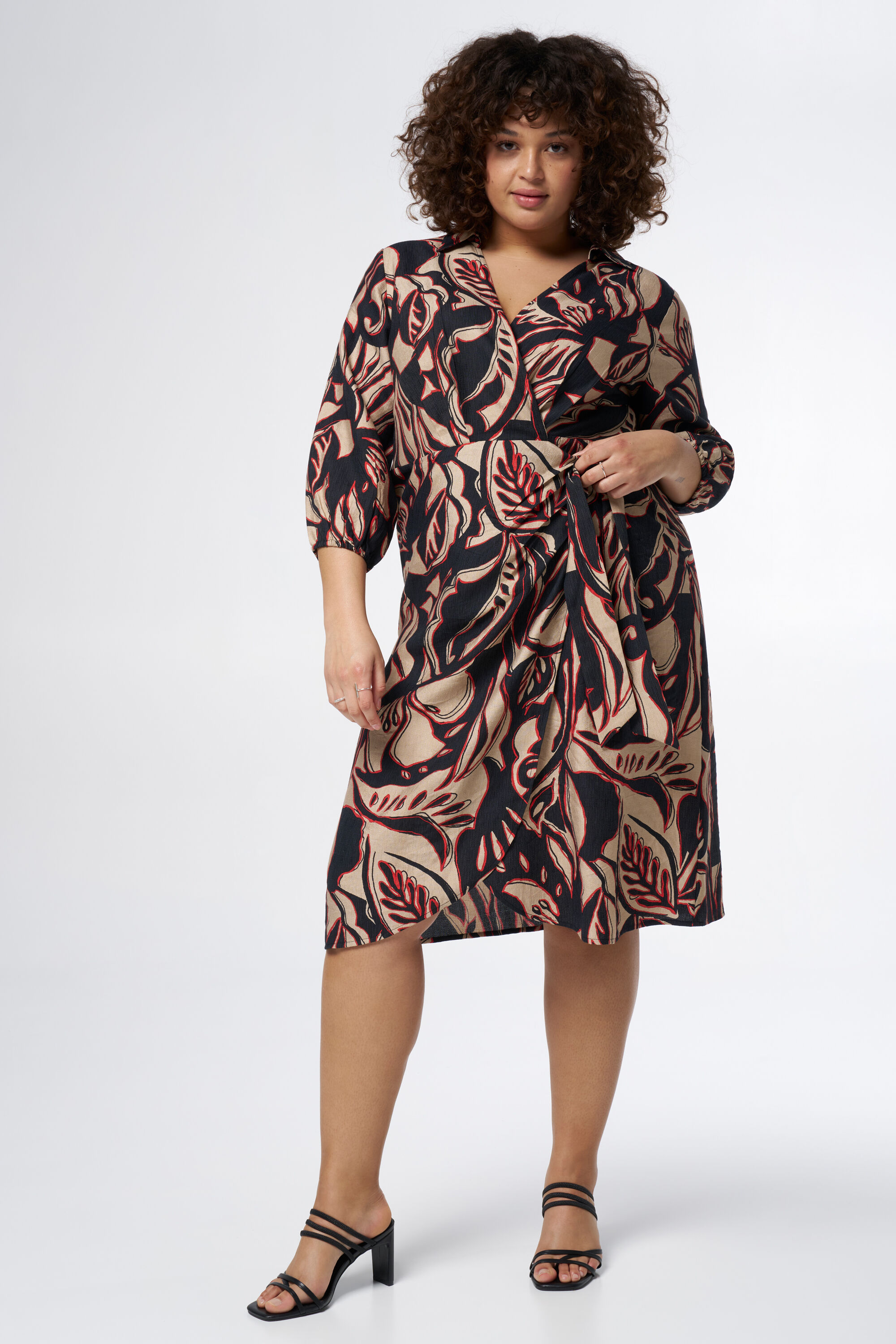 Vestido estampado con cuello image number 6