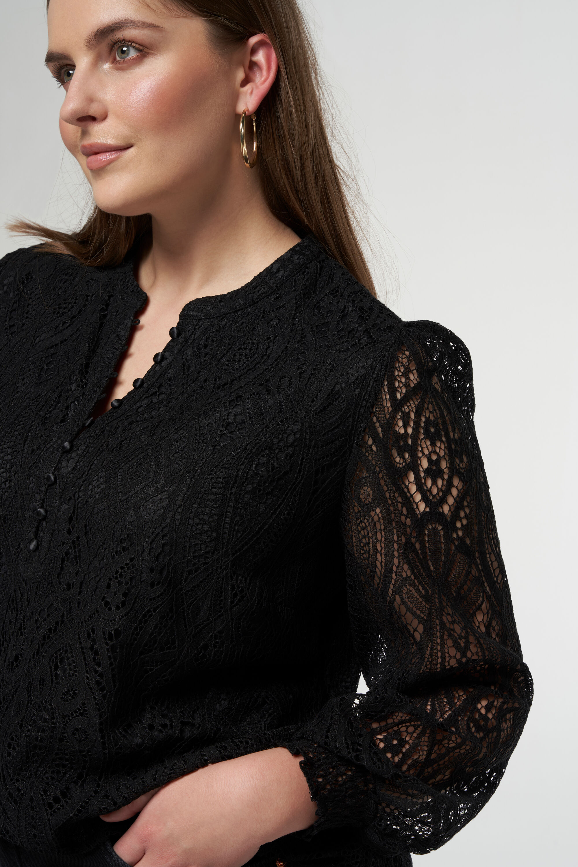 Top con encaje y mangas transparentes image number 4