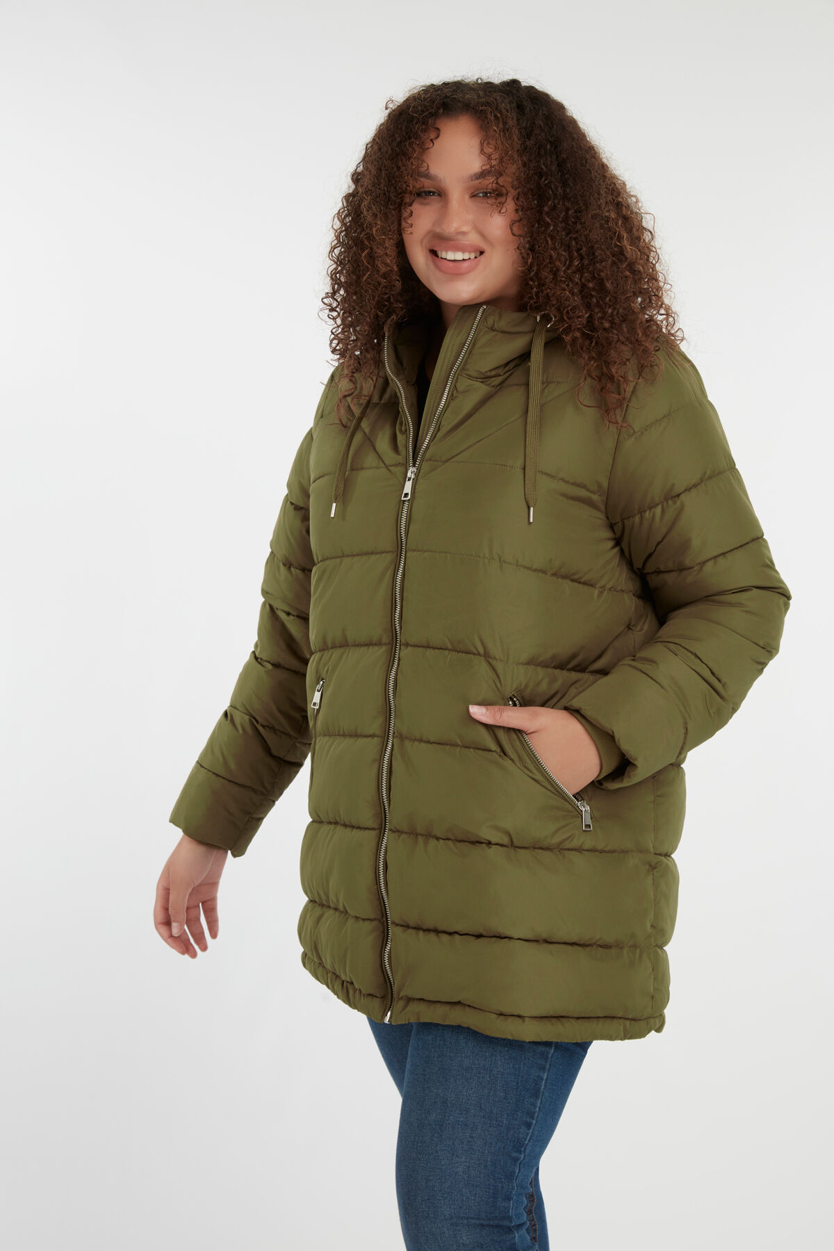 Chaqueta acolchada con capucha  image number 6