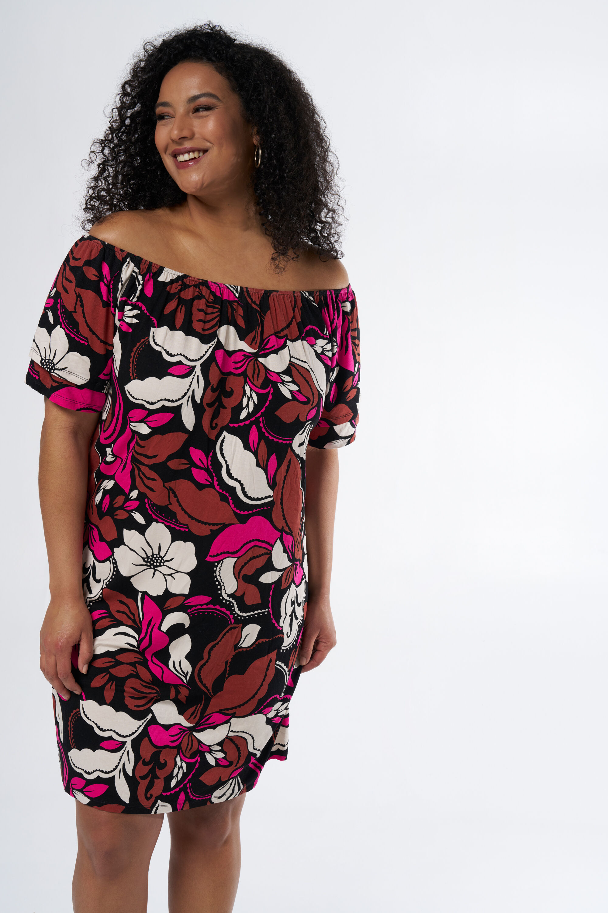 Vestido con los hombros al descubierto image number 5