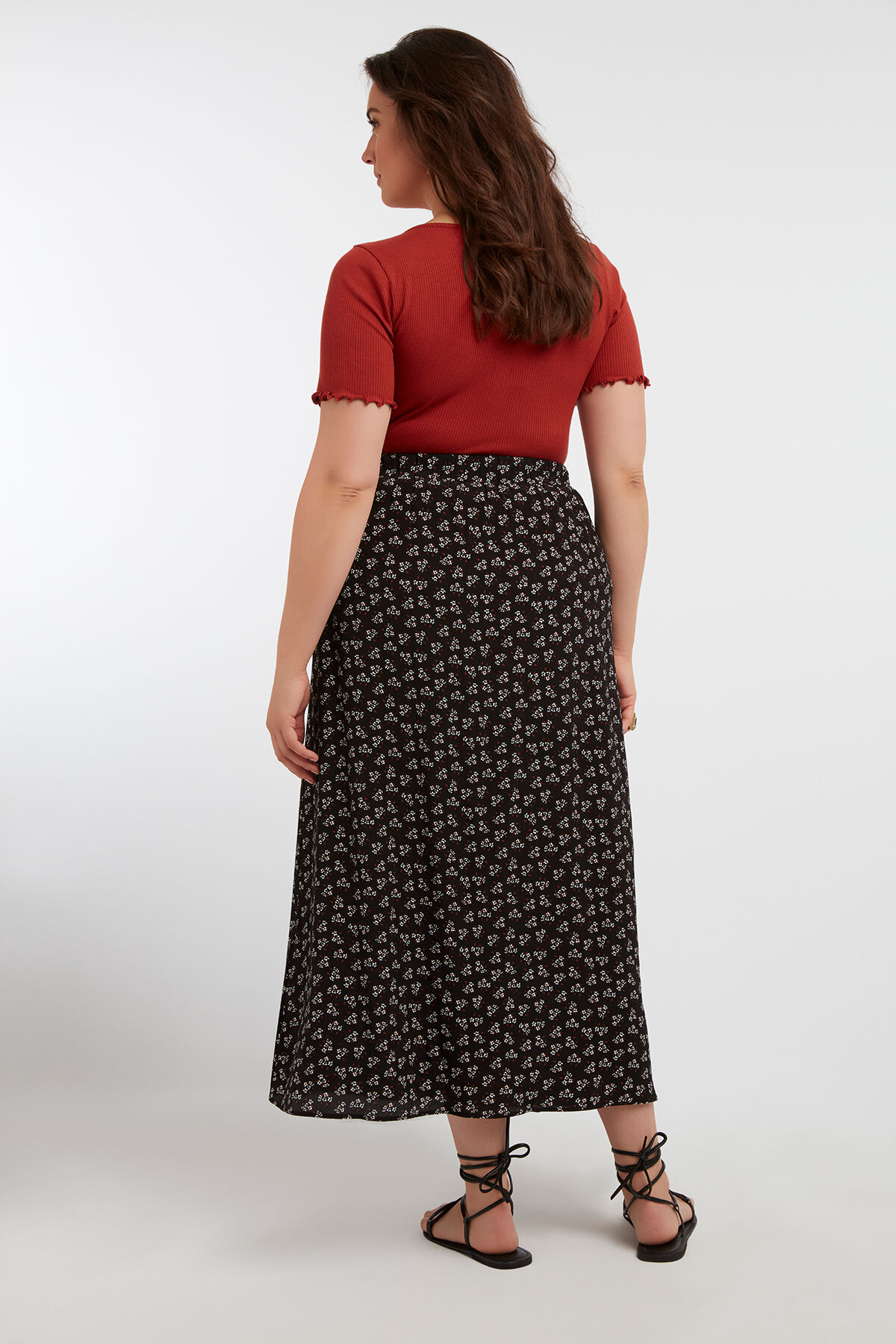 Falda maxi con botones image number 5