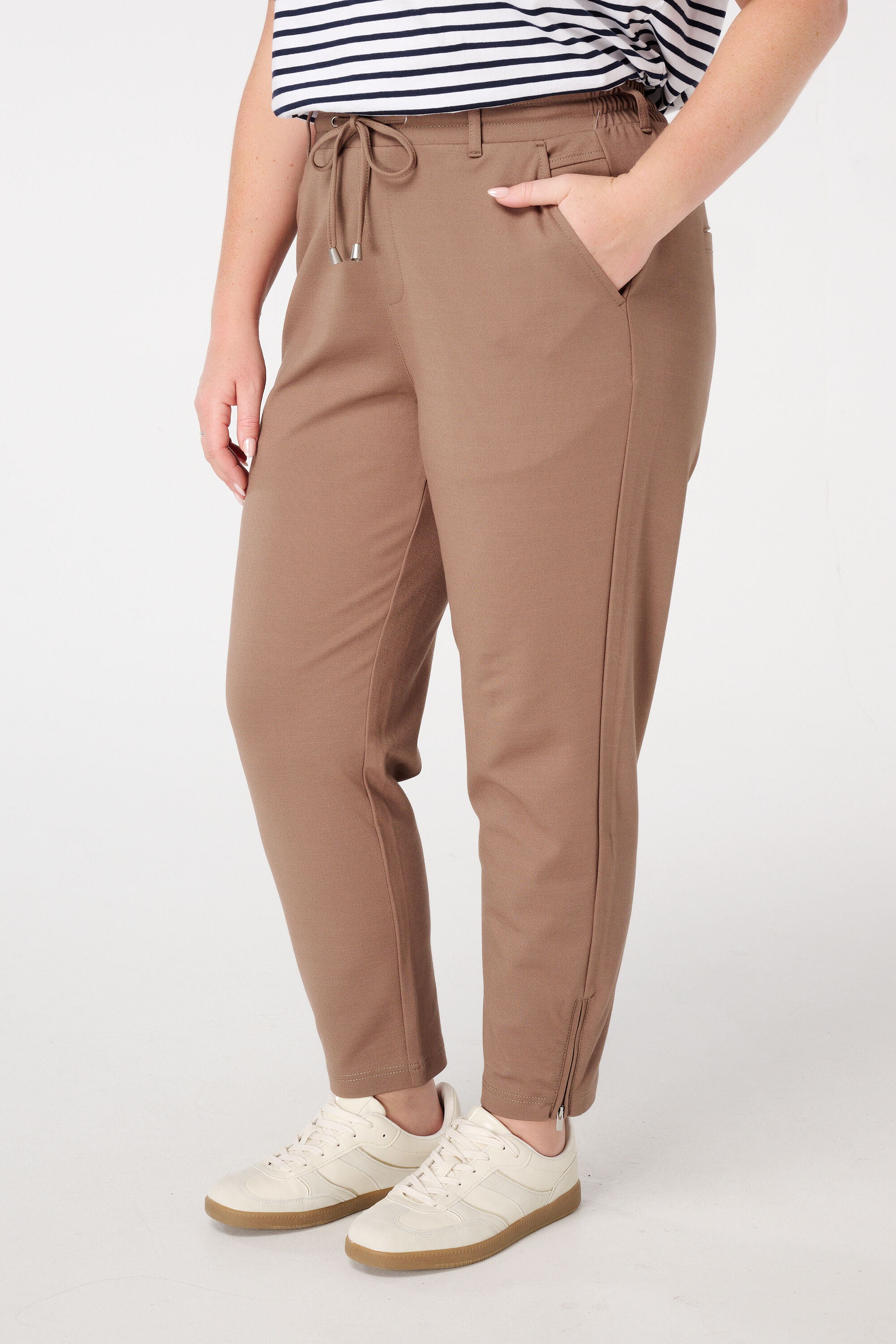 Pantalones slim fit image number 5