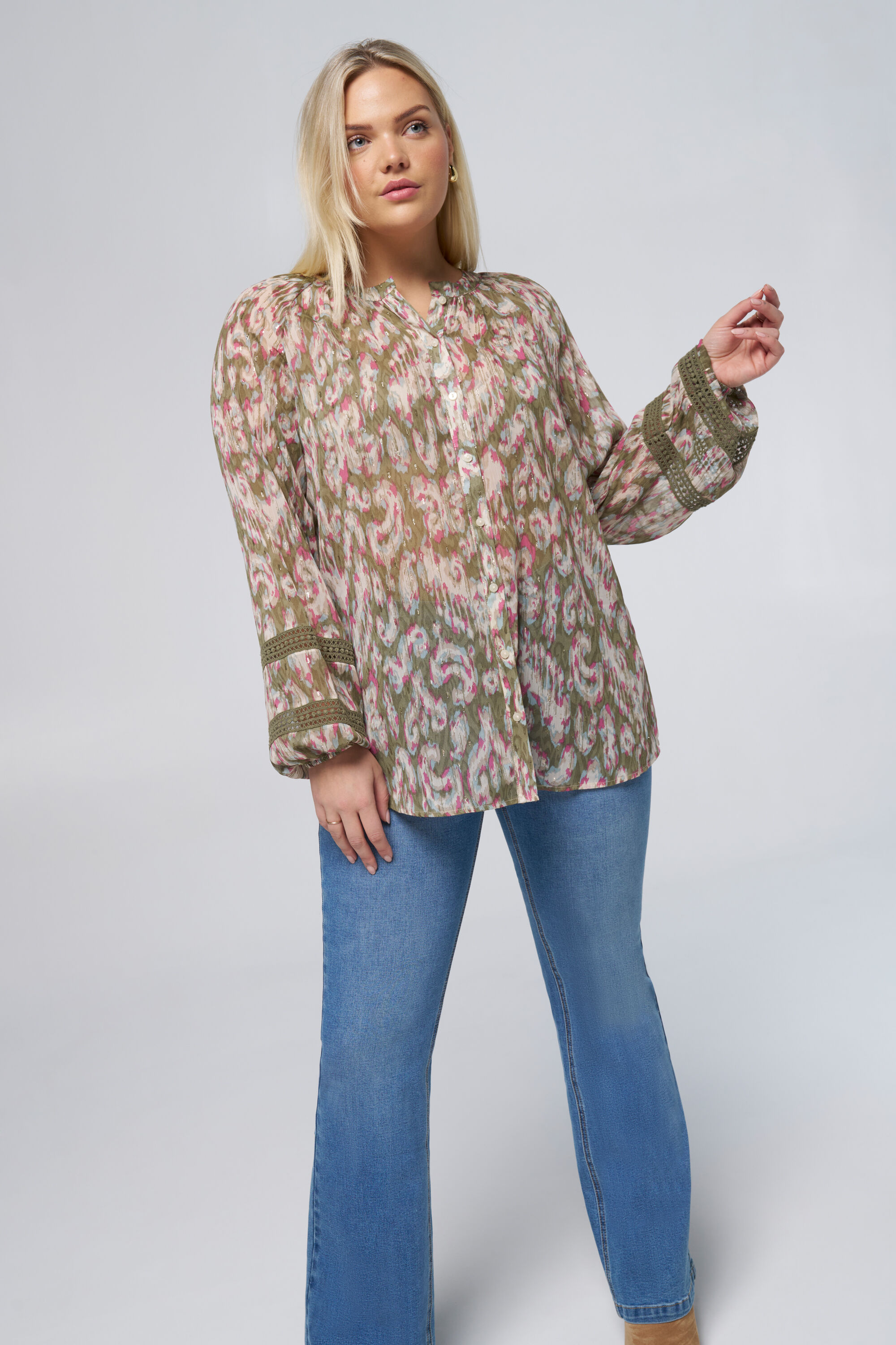 Blusa con botones image number 5