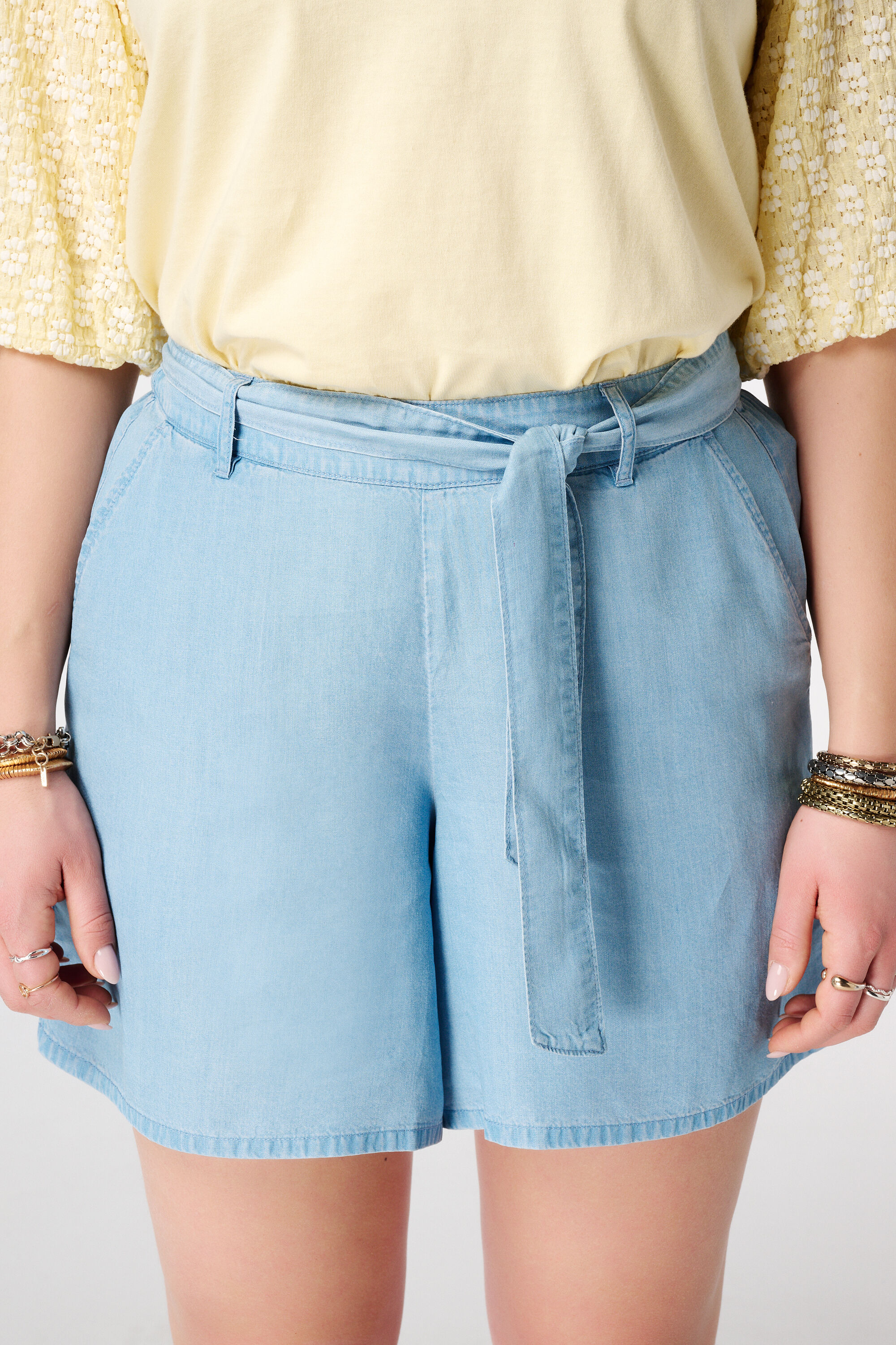 Short efecto denim image number 4