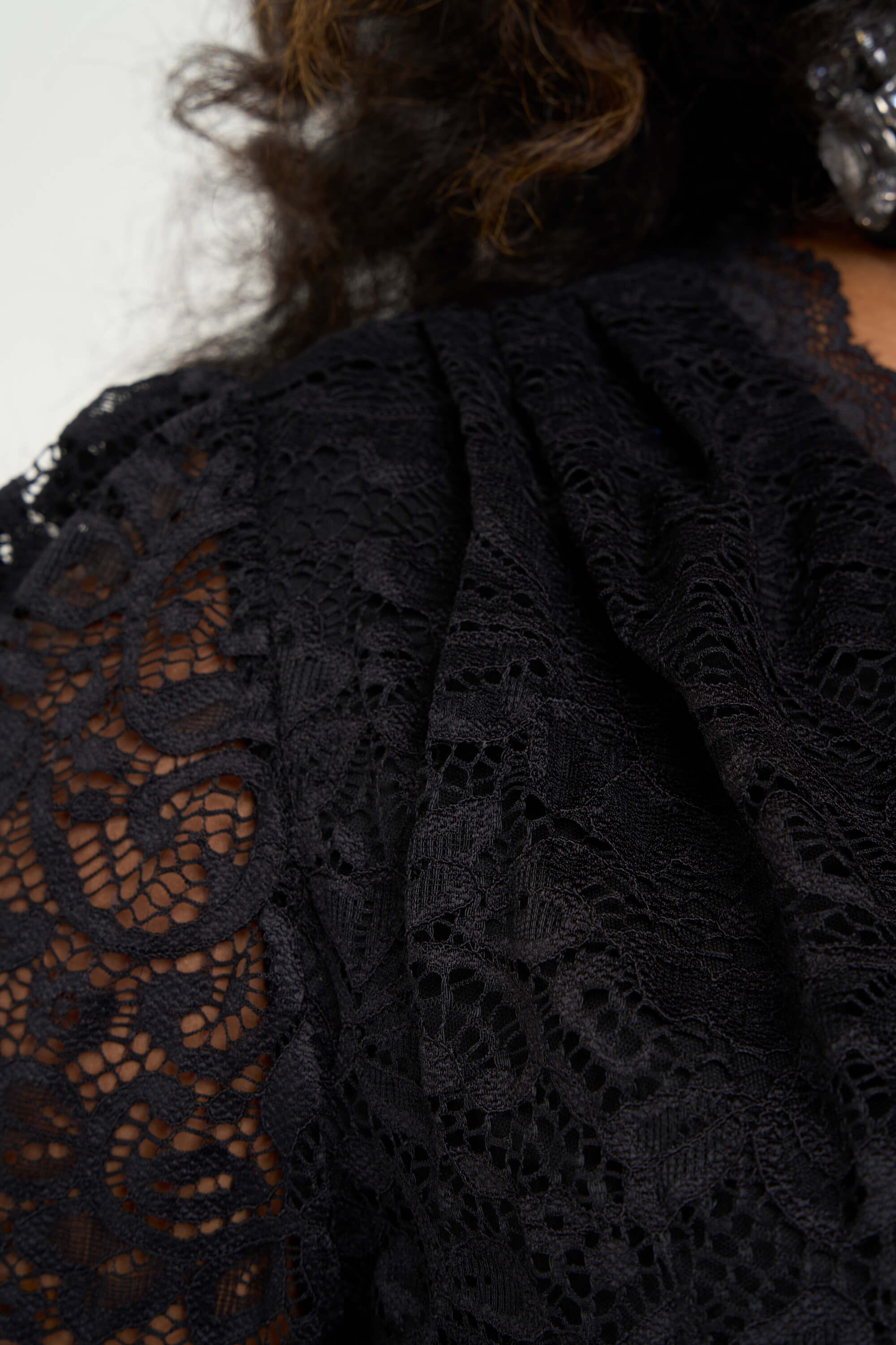 Vestido con encaje  image number 6