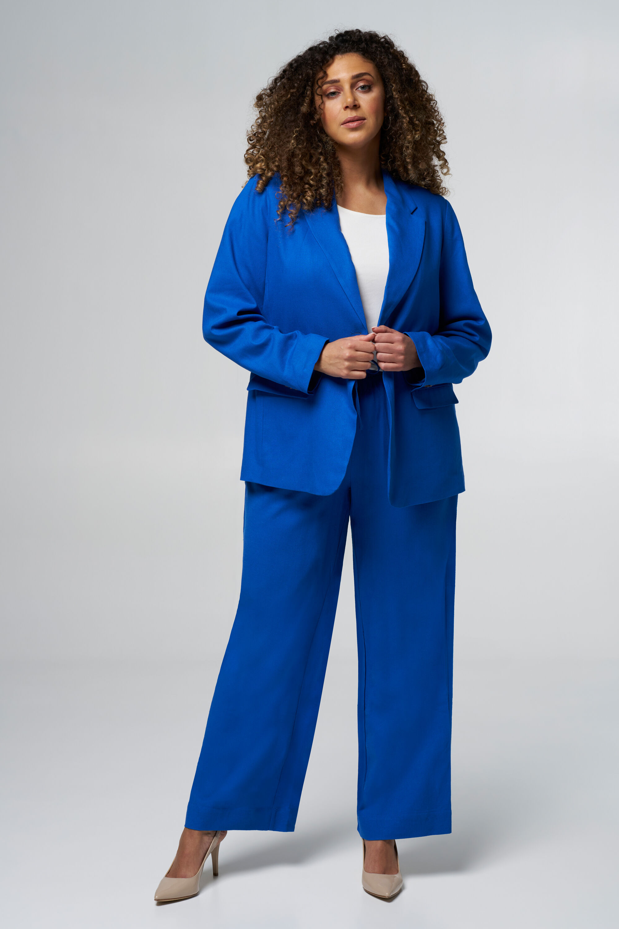 Blazer de lino de corte recto image number 5