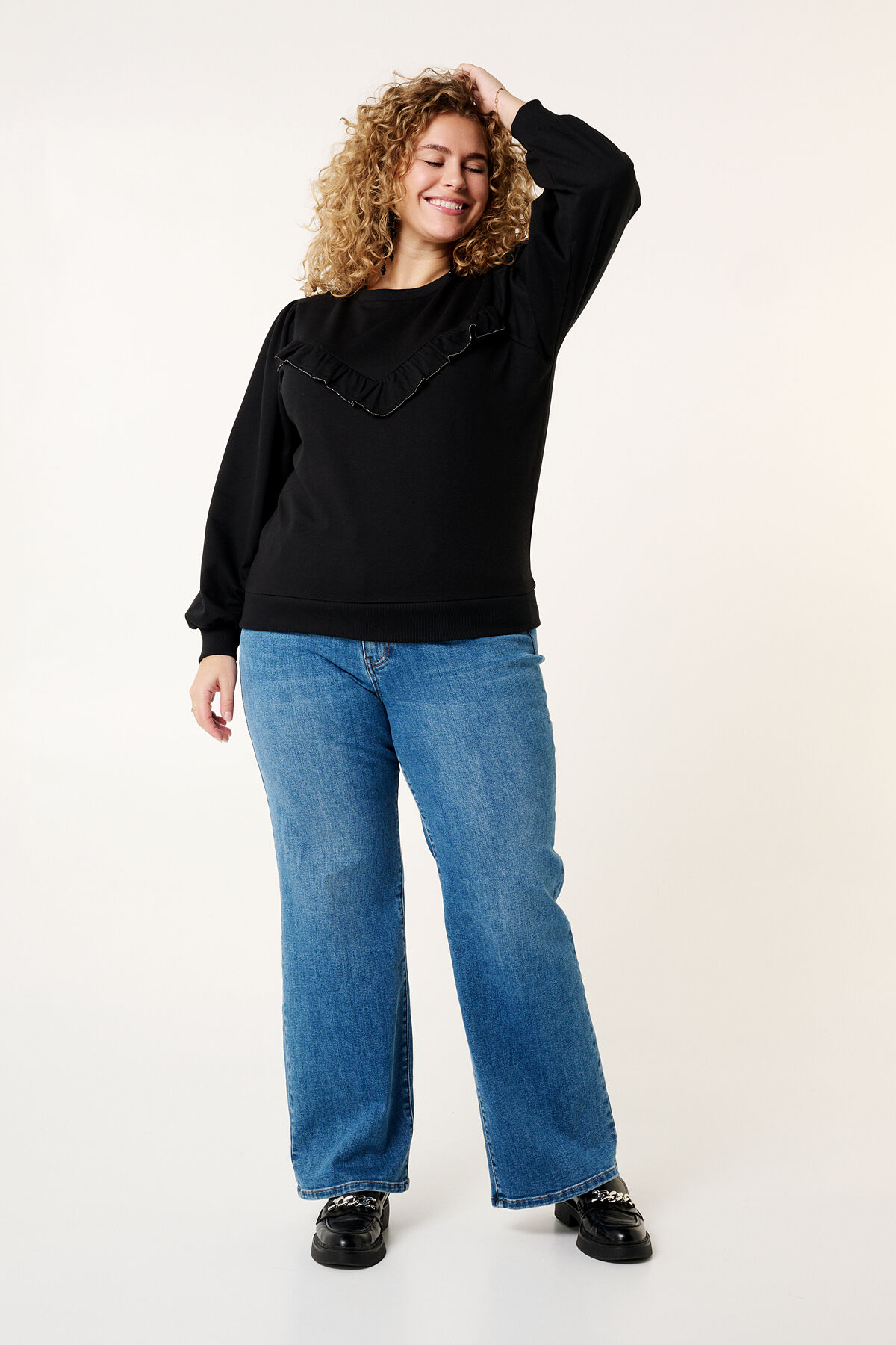 Su&eacute;ter con volantes image number 5