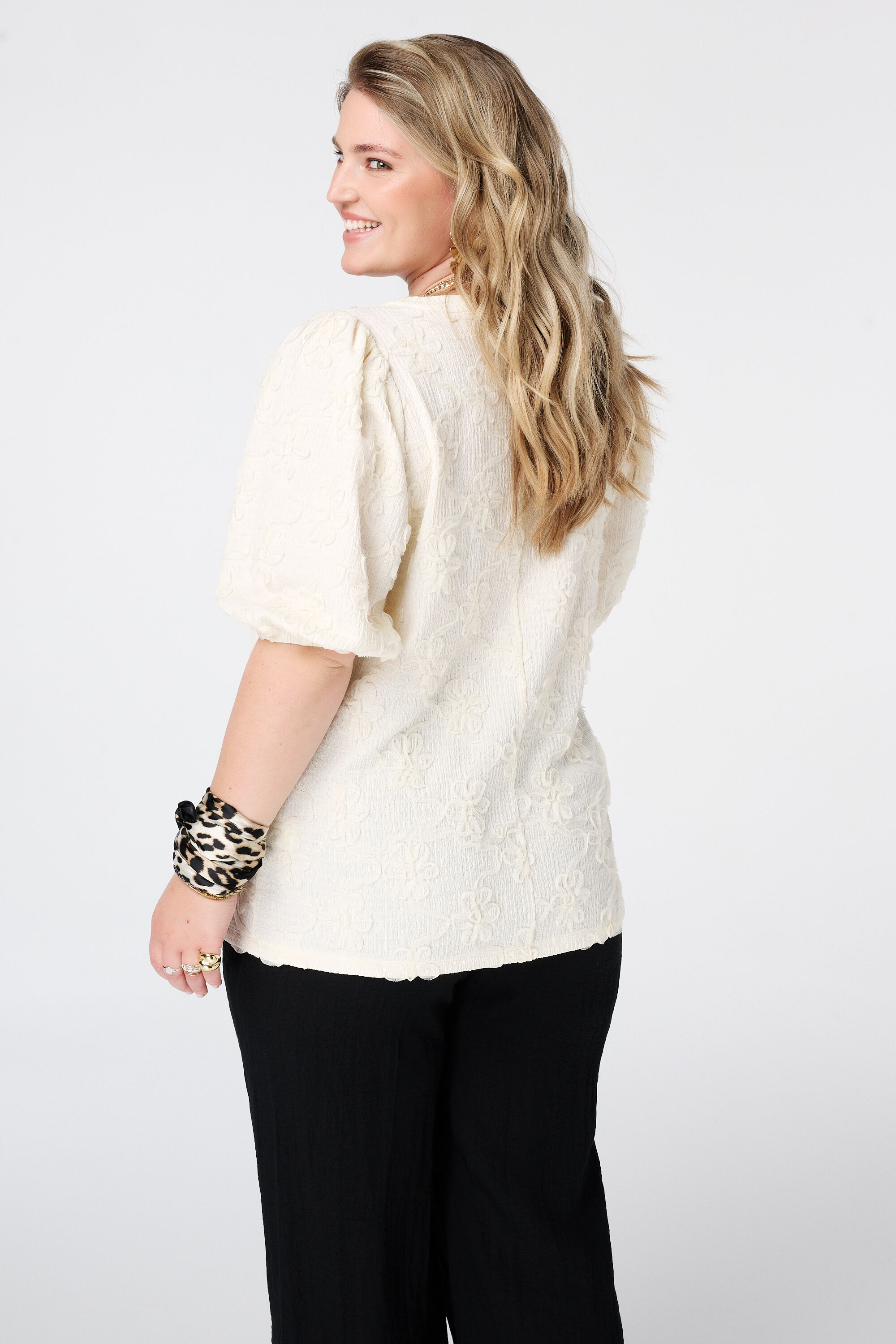 Top con textura floral image number 3