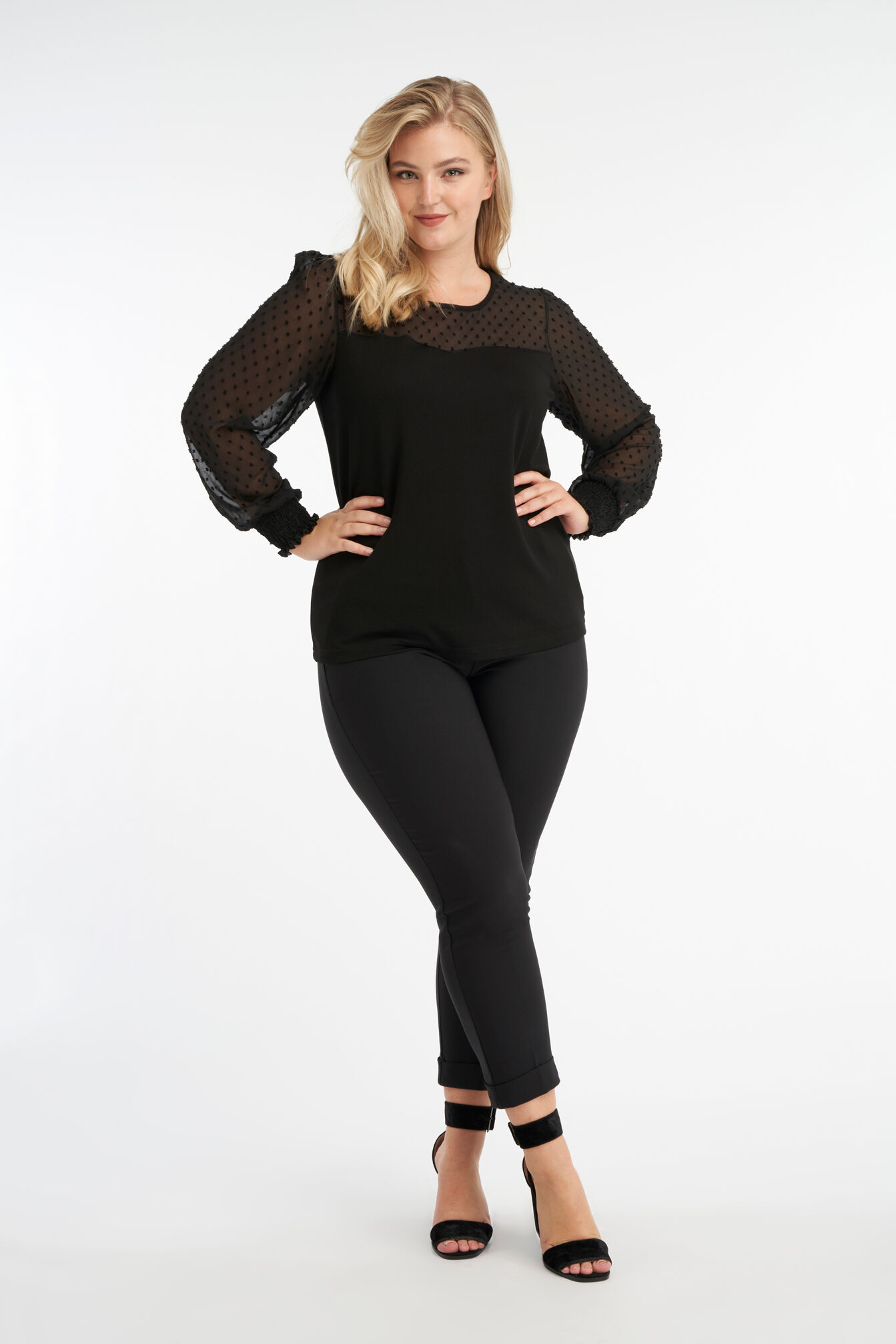 Top con mangas transparentes  image number 5