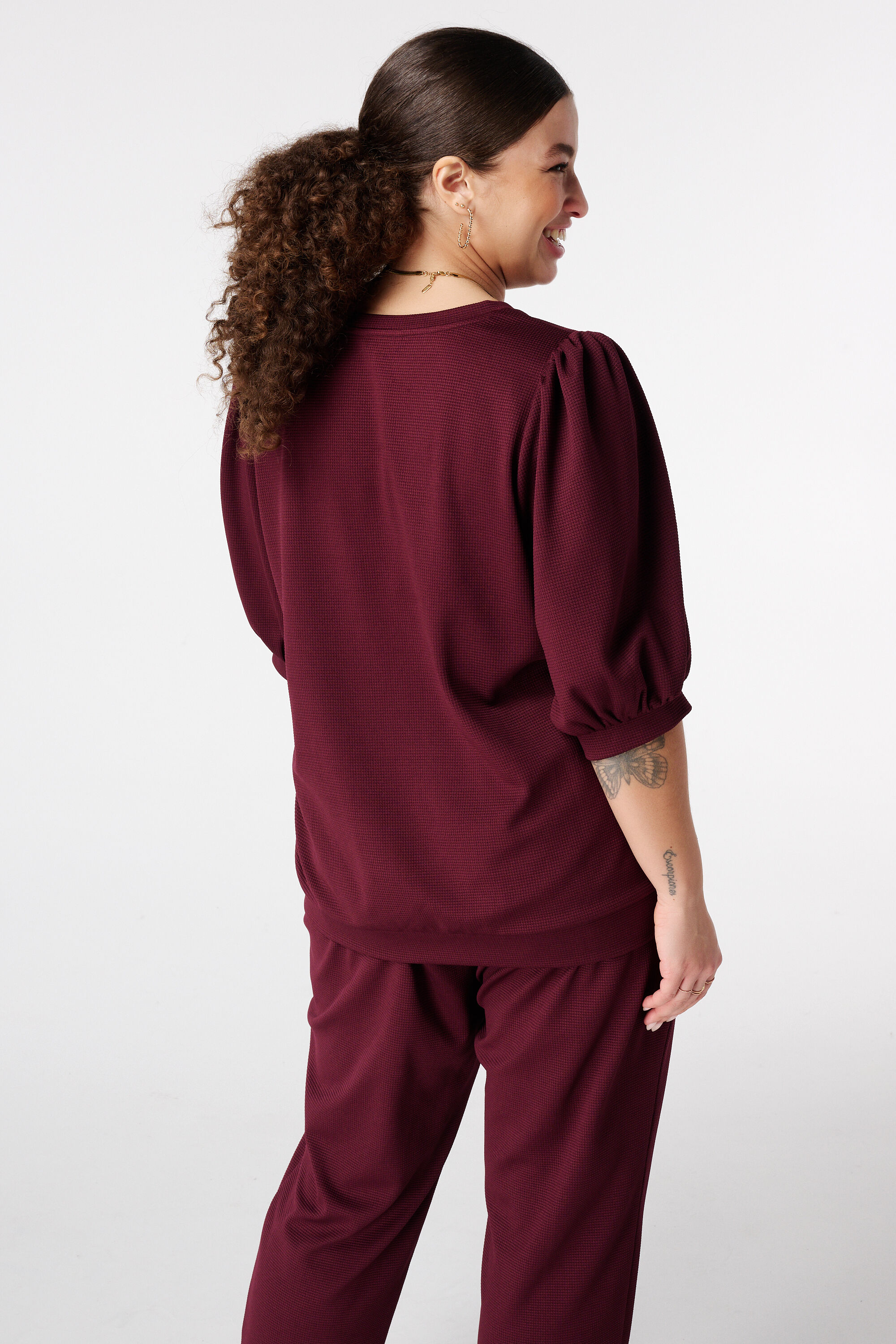 Top con mangas abullonadas image number 3